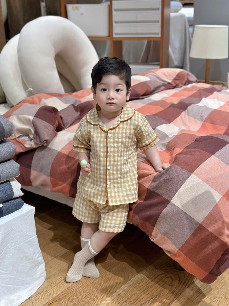 XẢ B113 - SET 2 BỘ PIJAMA ĐŨI KẺ VÀNG NÂU