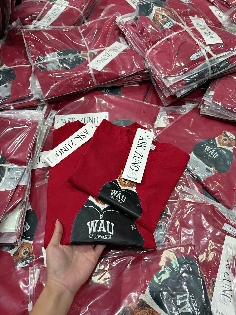 XẢ B132 - ÁO PHÔNG ĐỎ GẤU WHO GIA ĐÌNH