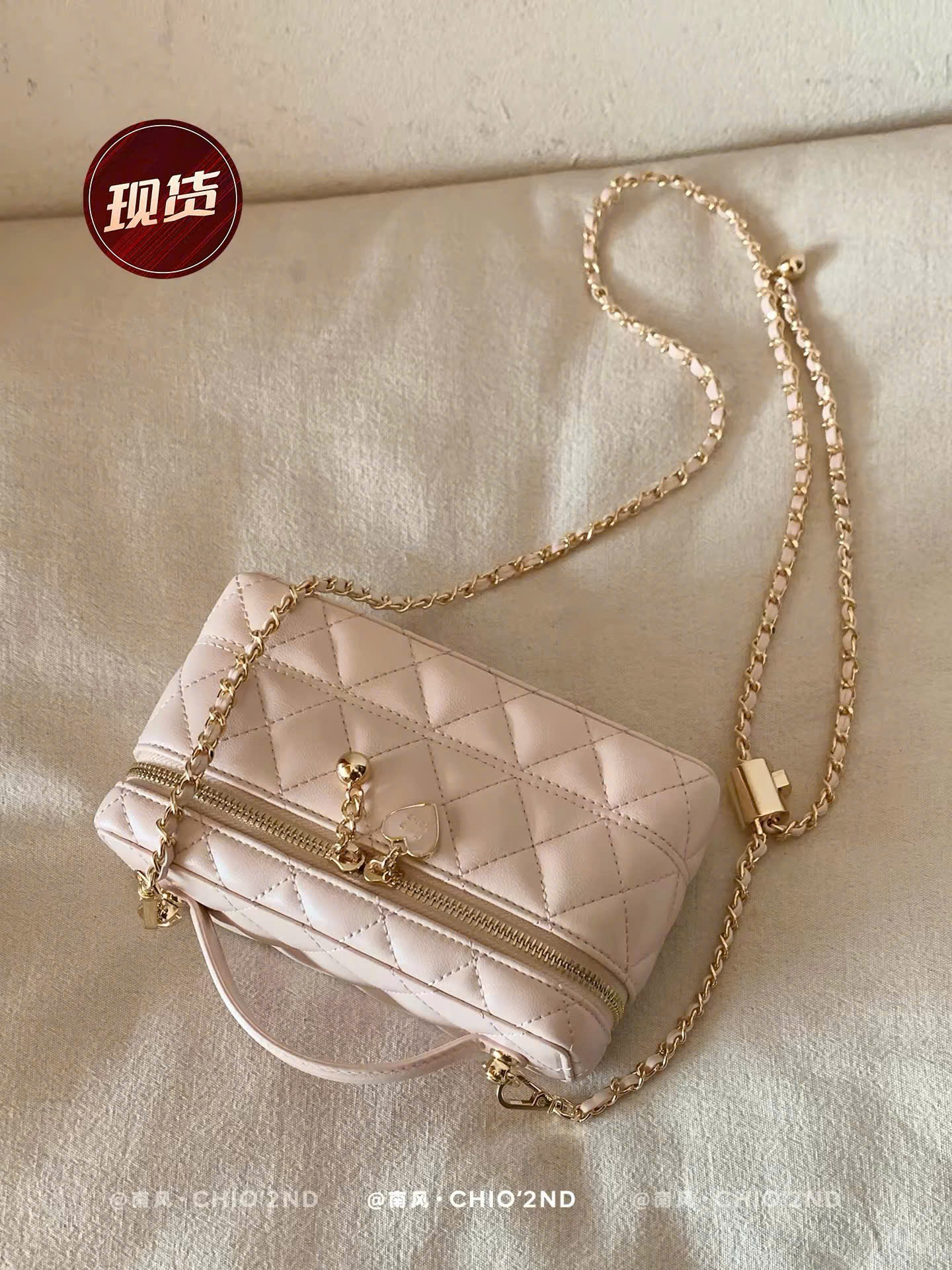B226 - TÚI XÁCH CHIO DÁNG CỐP
