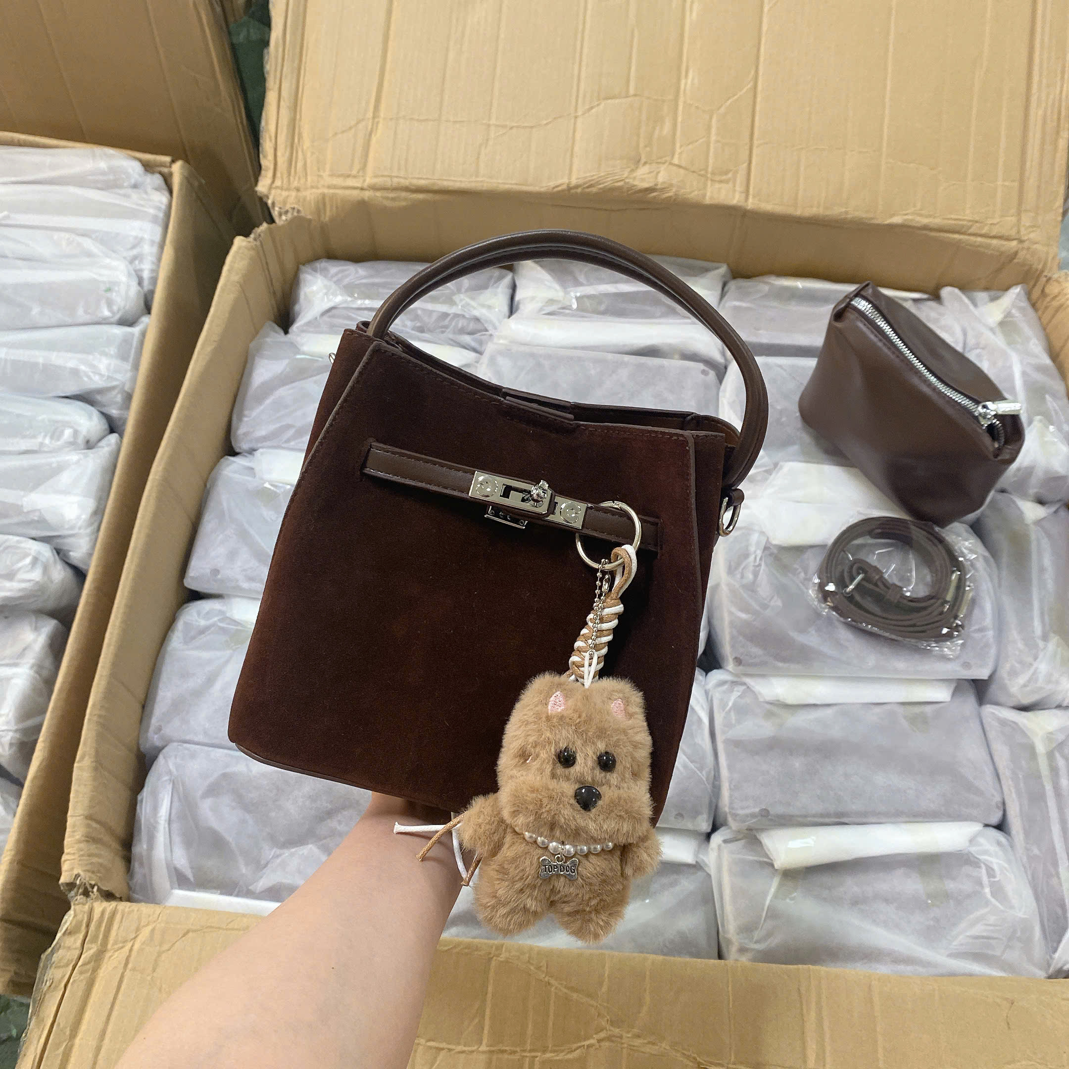 B228 - TÚI XÁCH CHIO DA LỘN CHỮ NHẬT KÈM CHARM VÍ NHỎ