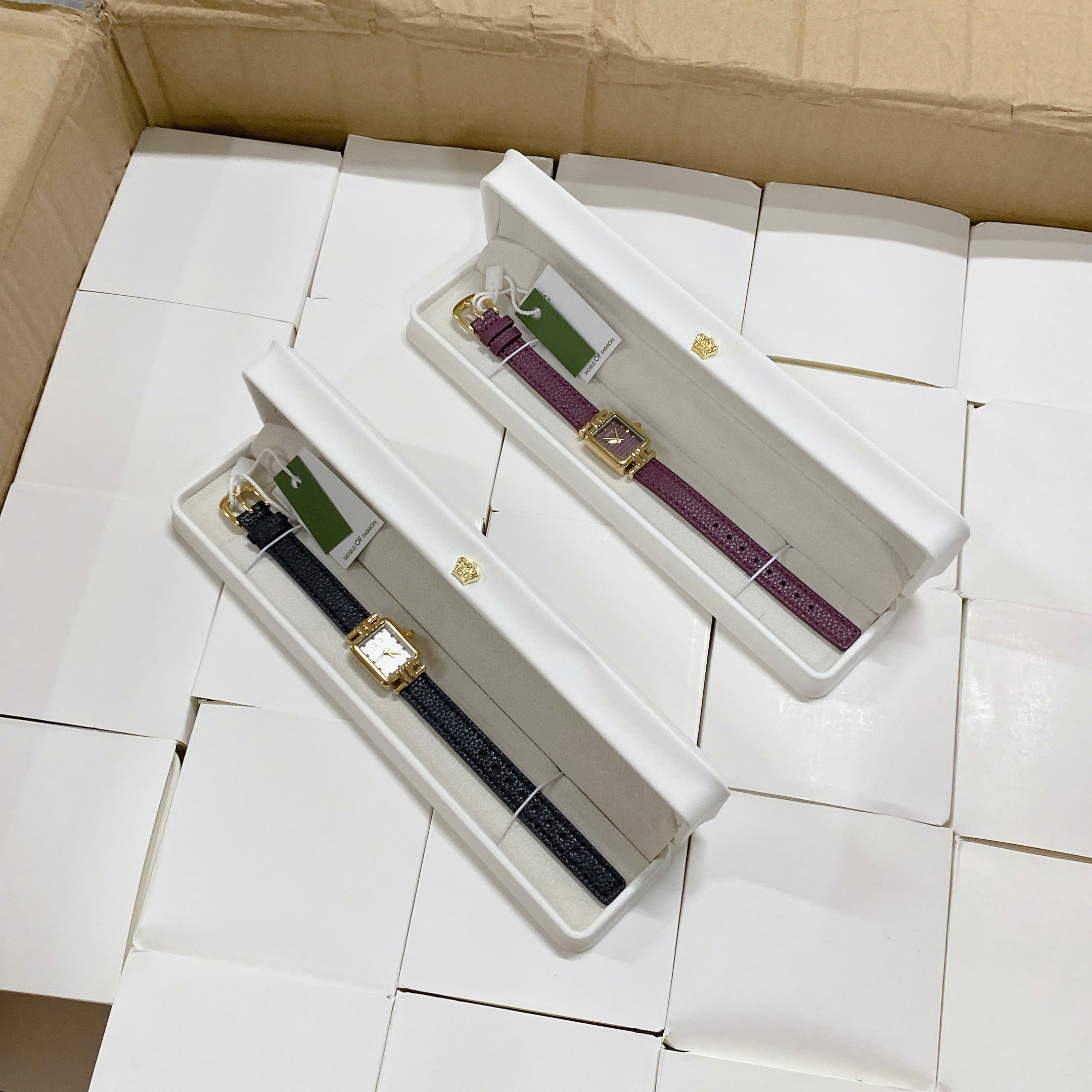B233 - ĐỒNG HỒ DÂY DA NHĂN KÈM BOX VƯƠNG MIỆN