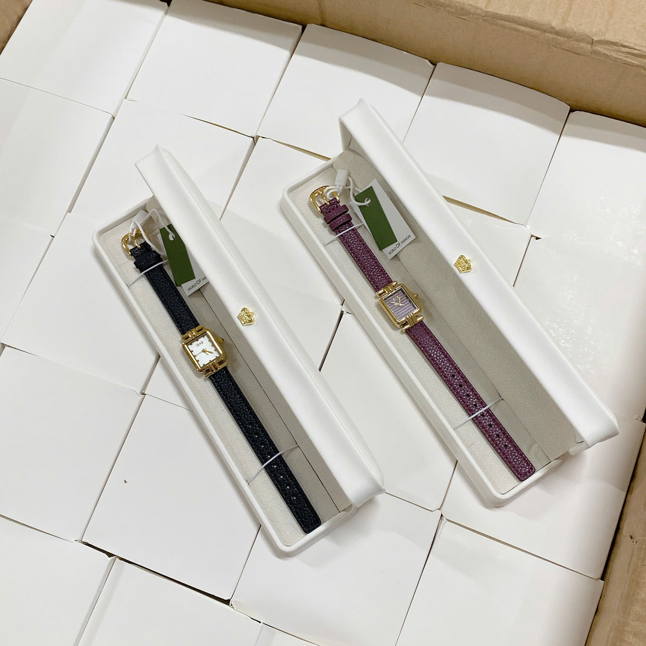 B233 - ĐỒNG HỒ DÂY DA NHĂN KÈM BOX VƯƠNG MIỆN