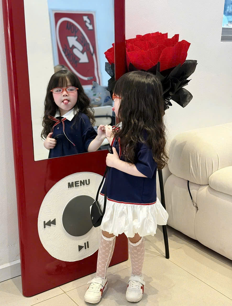 B235 -VÁY BÍ THAN CỔ TRẮNG PHỐI NƠ
