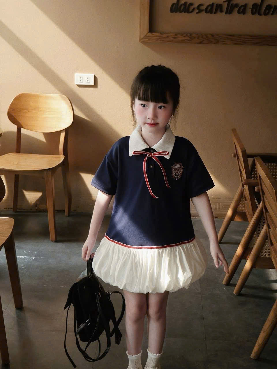 B235 -VÁY BÍ THAN CỔ TRẮNG PHỐI NƠ