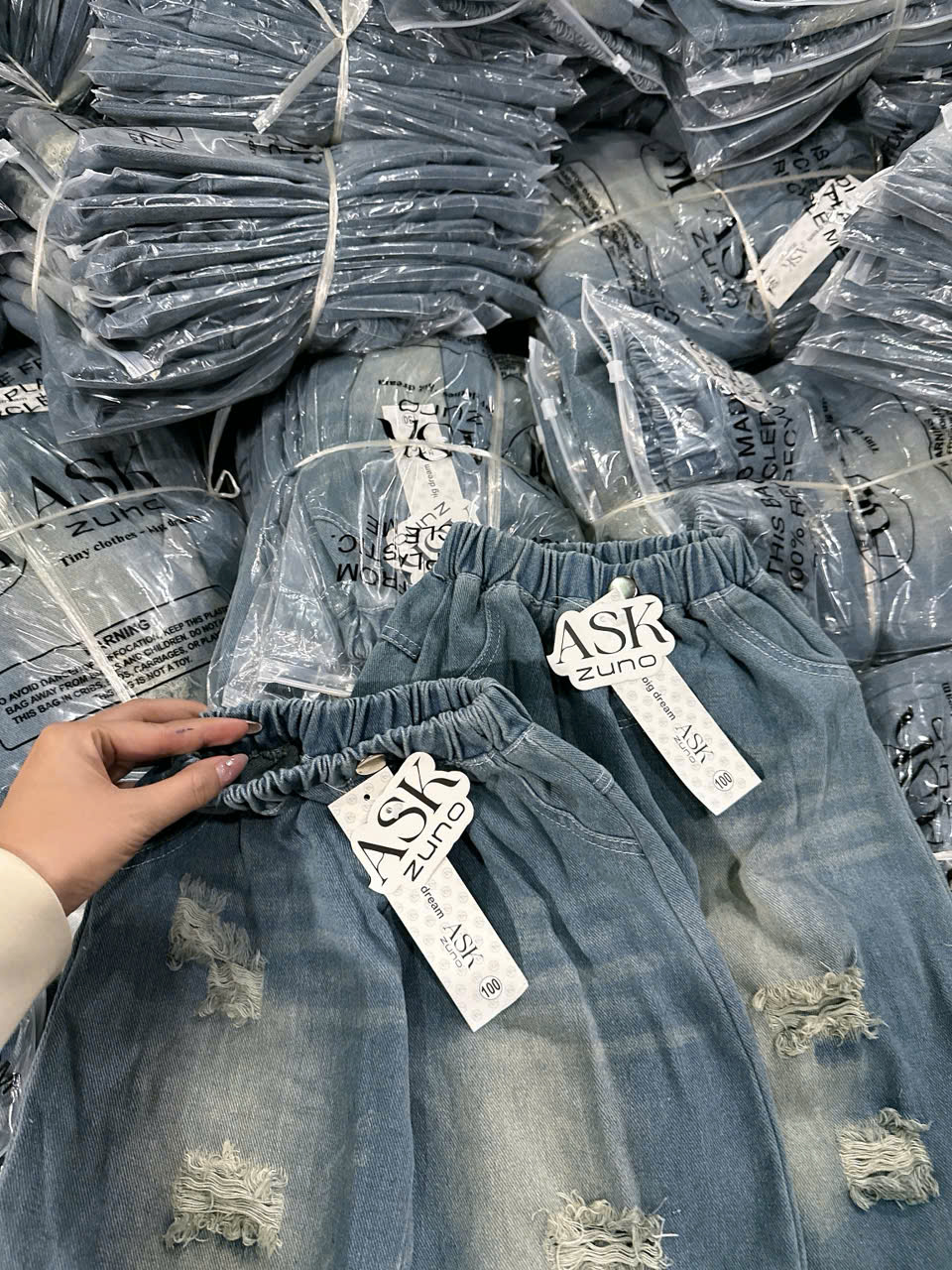 XẢ B257 - QUẦN JEAN BAGGY BÉ RÁCH NHẸ