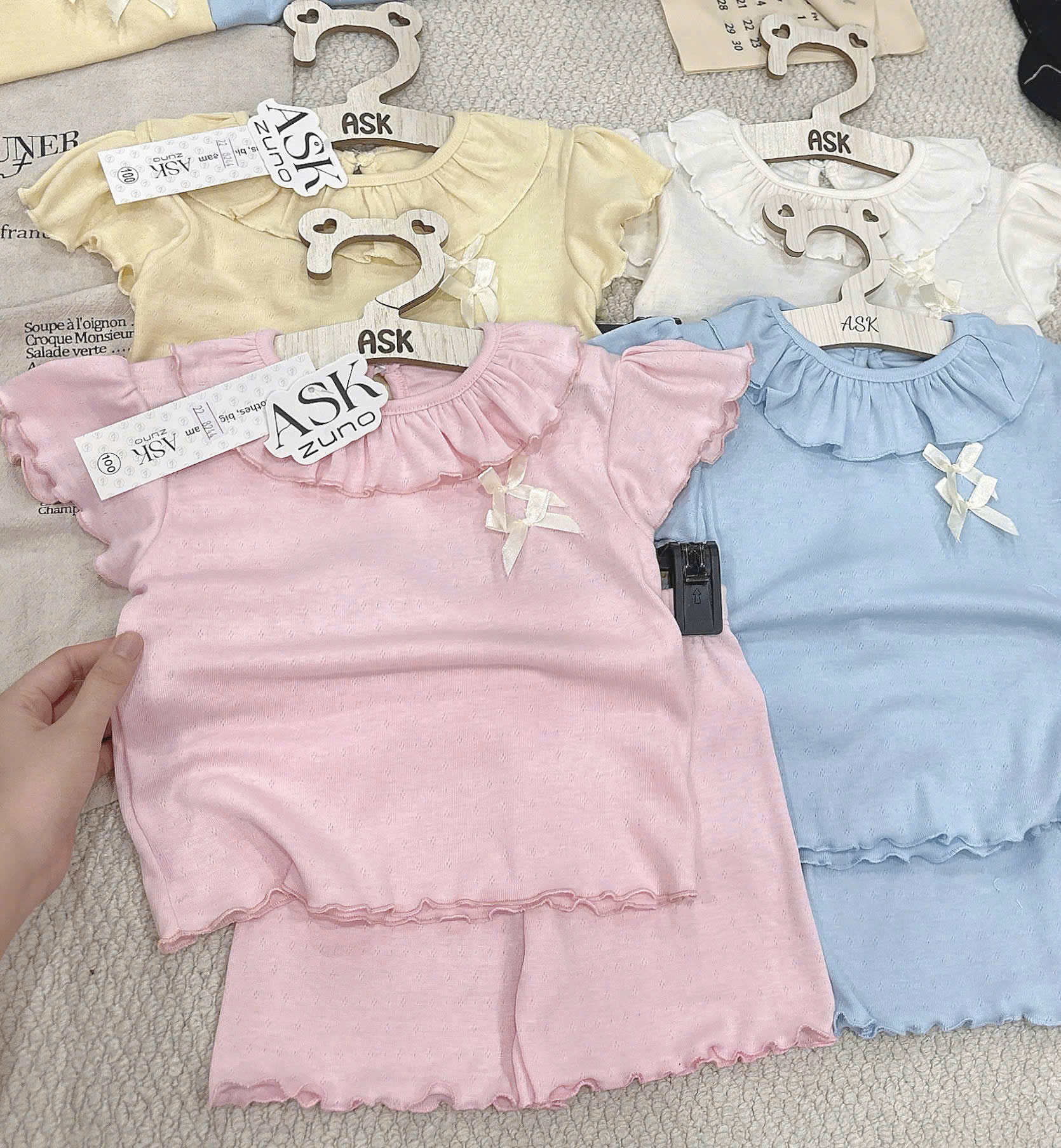 XẢ B282 - SET 2 BỘ TRƠN PASTEL CỔ BÈO ĐÍNH NƠ NGỰC