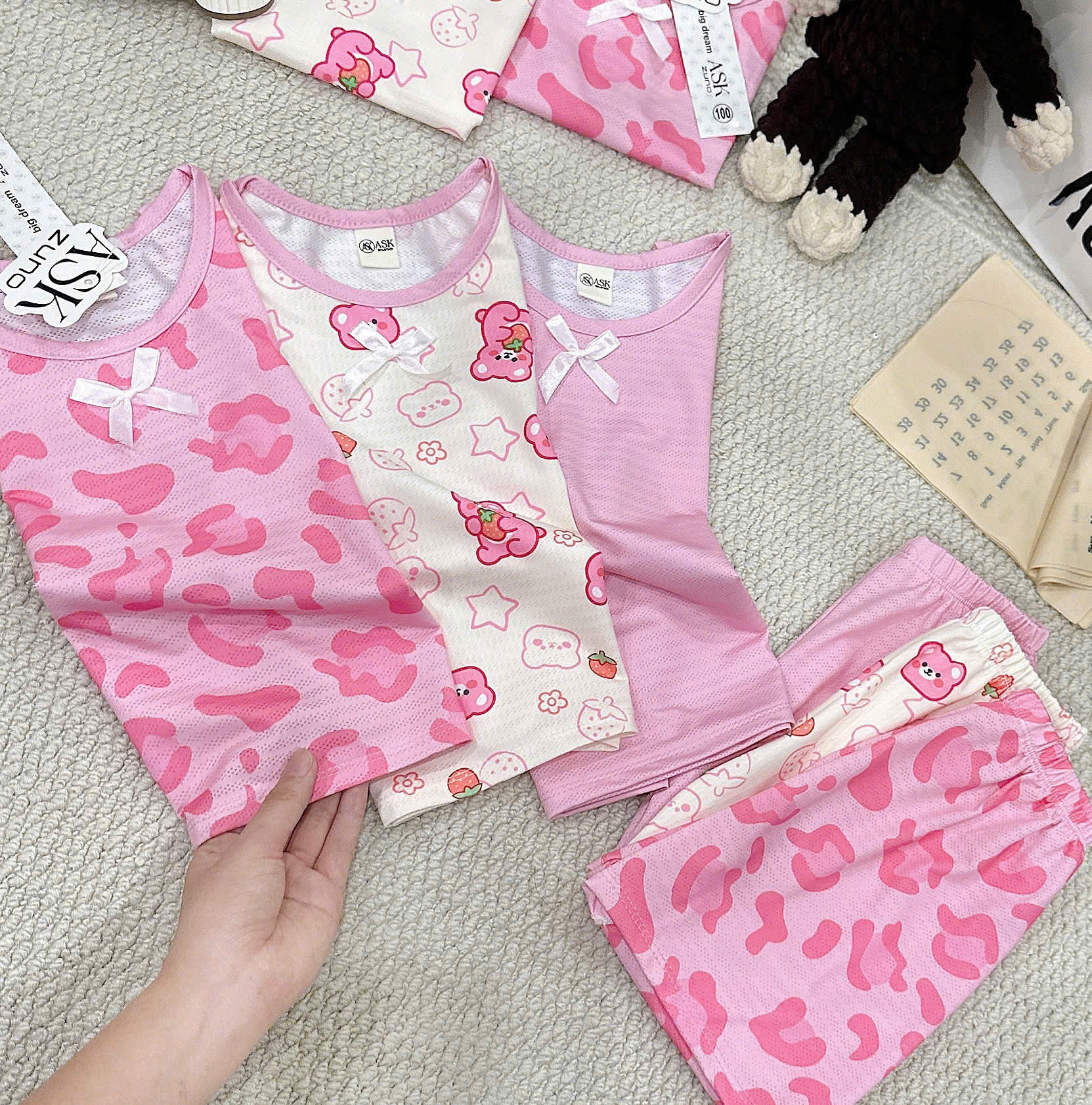XẢ B303 - SET 3 BỘ BG GẤU DÂU TRÁI TIM TONE HỒNG