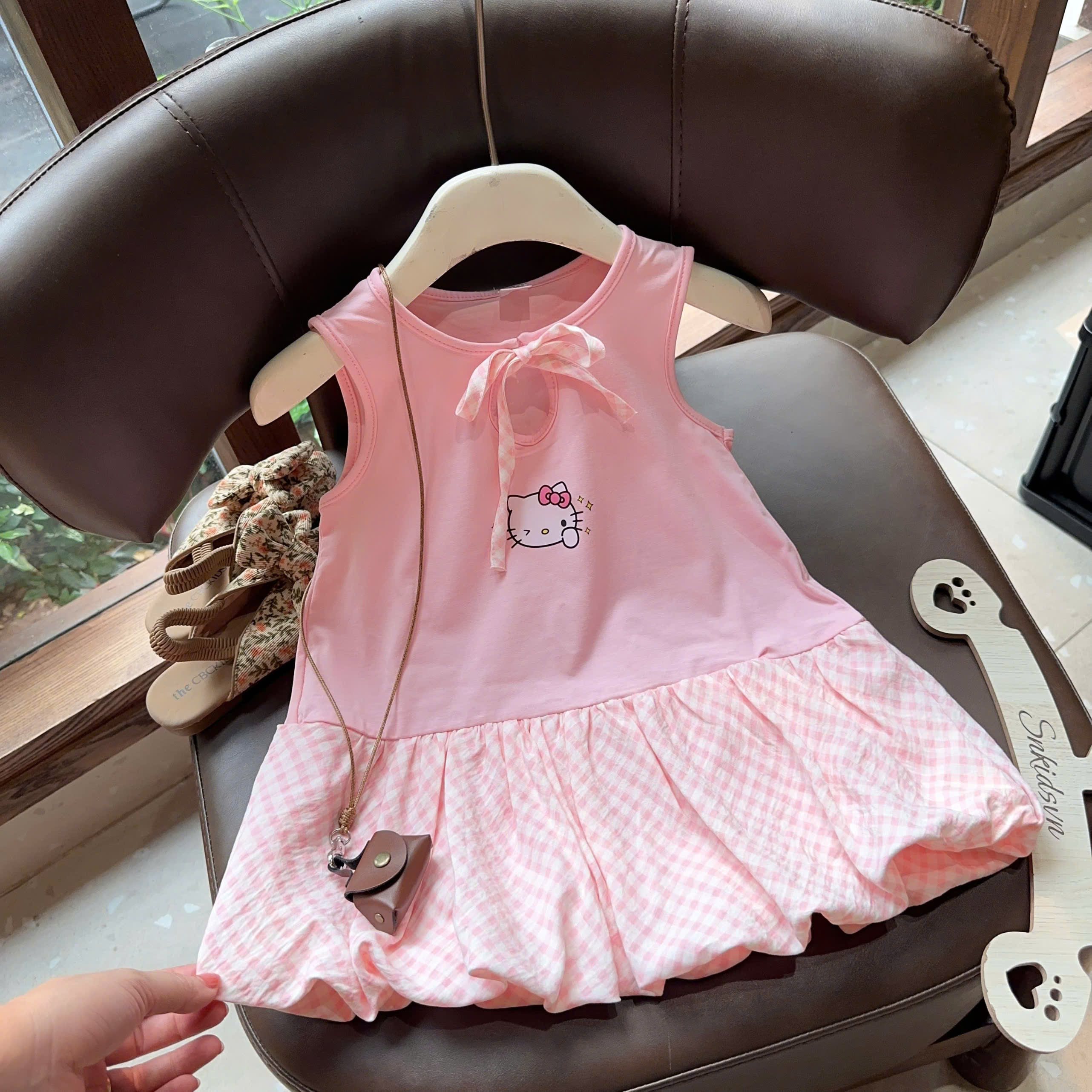 XẢ B315 - VÁY BÍ HỒNG KITTY PHỐI CARO KẺ