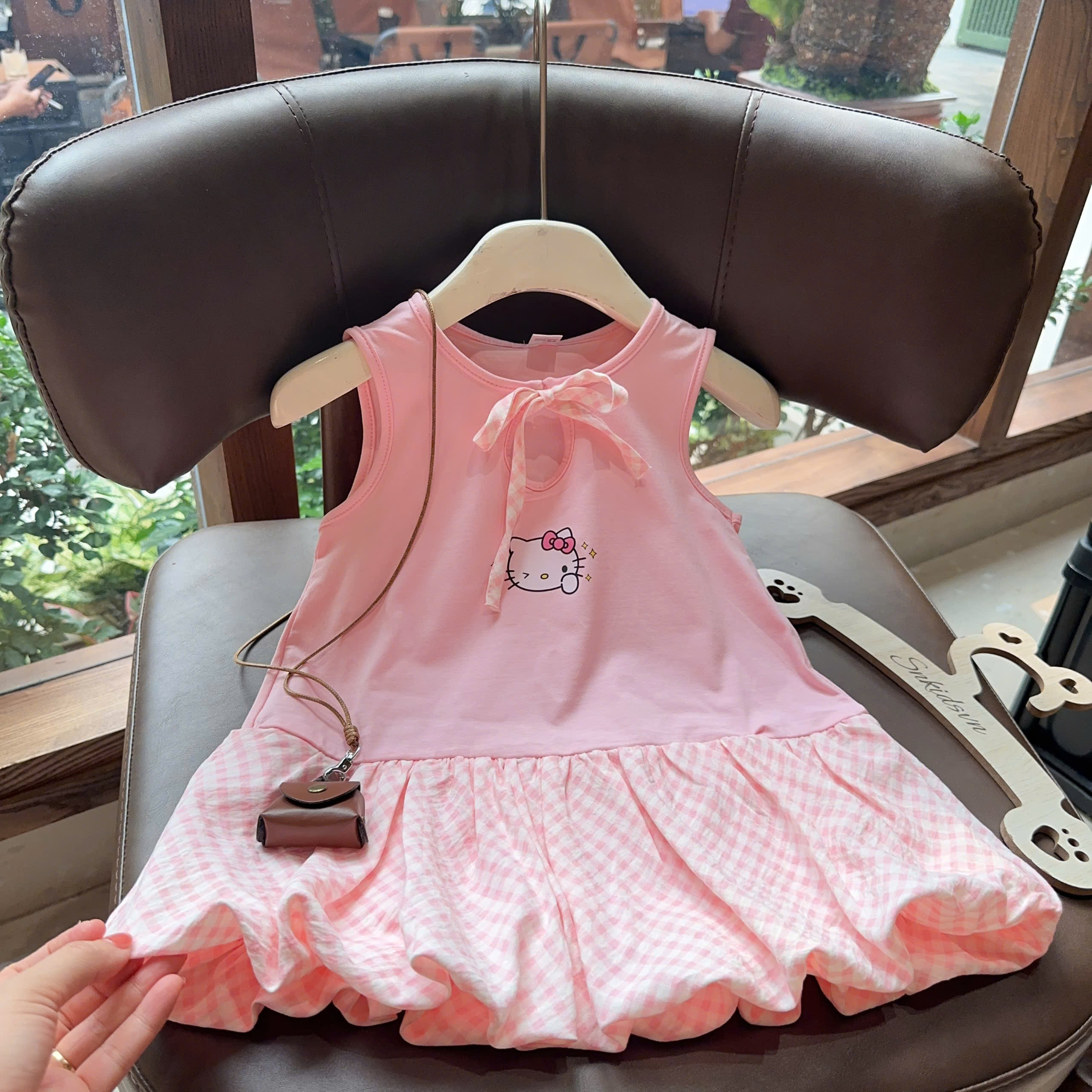 XẢ B315 - VÁY BÍ HỒNG KITTY PHỐI CARO KẺ