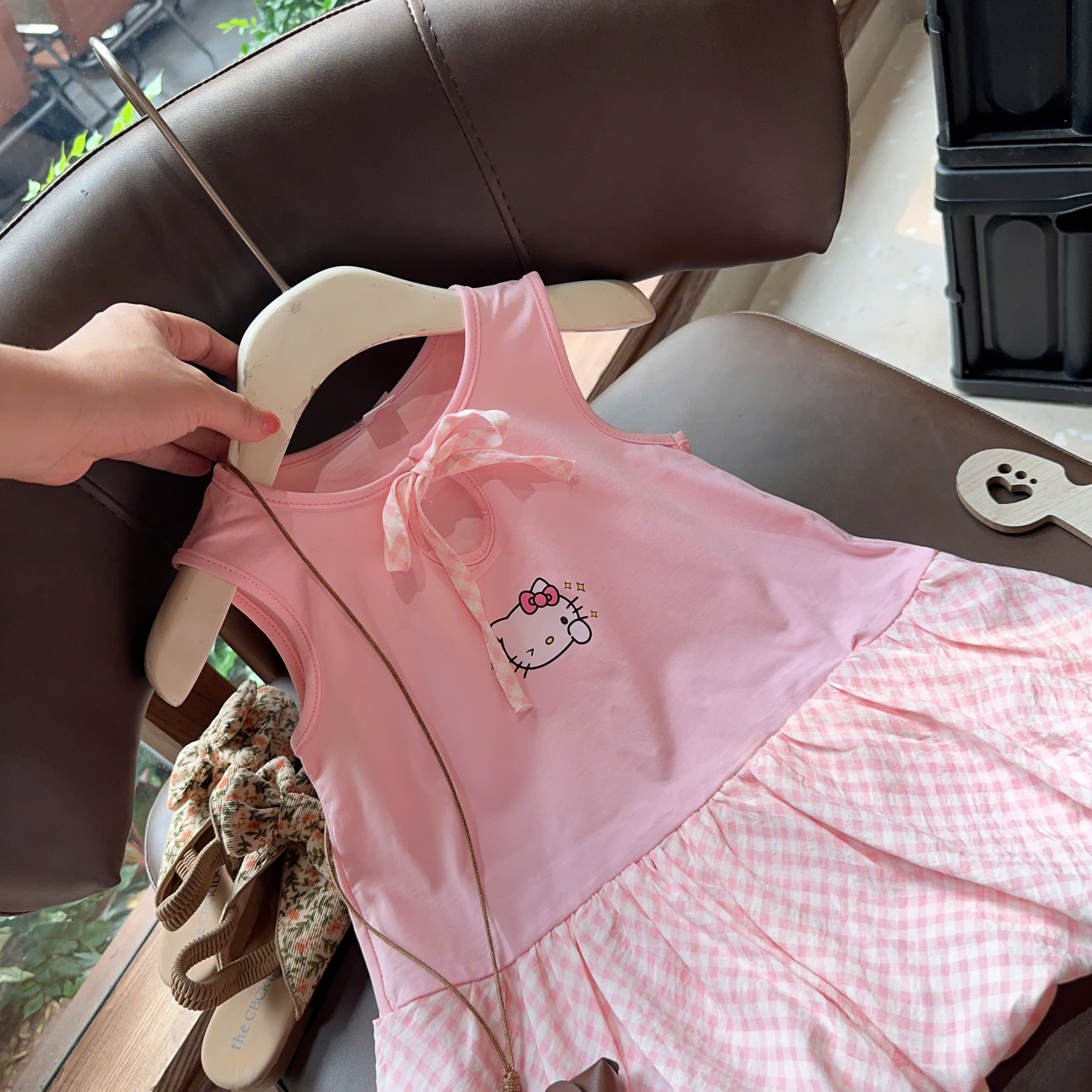 XẢ B315 - VÁY BÍ HỒNG KITTY PHỐI CARO KẺ