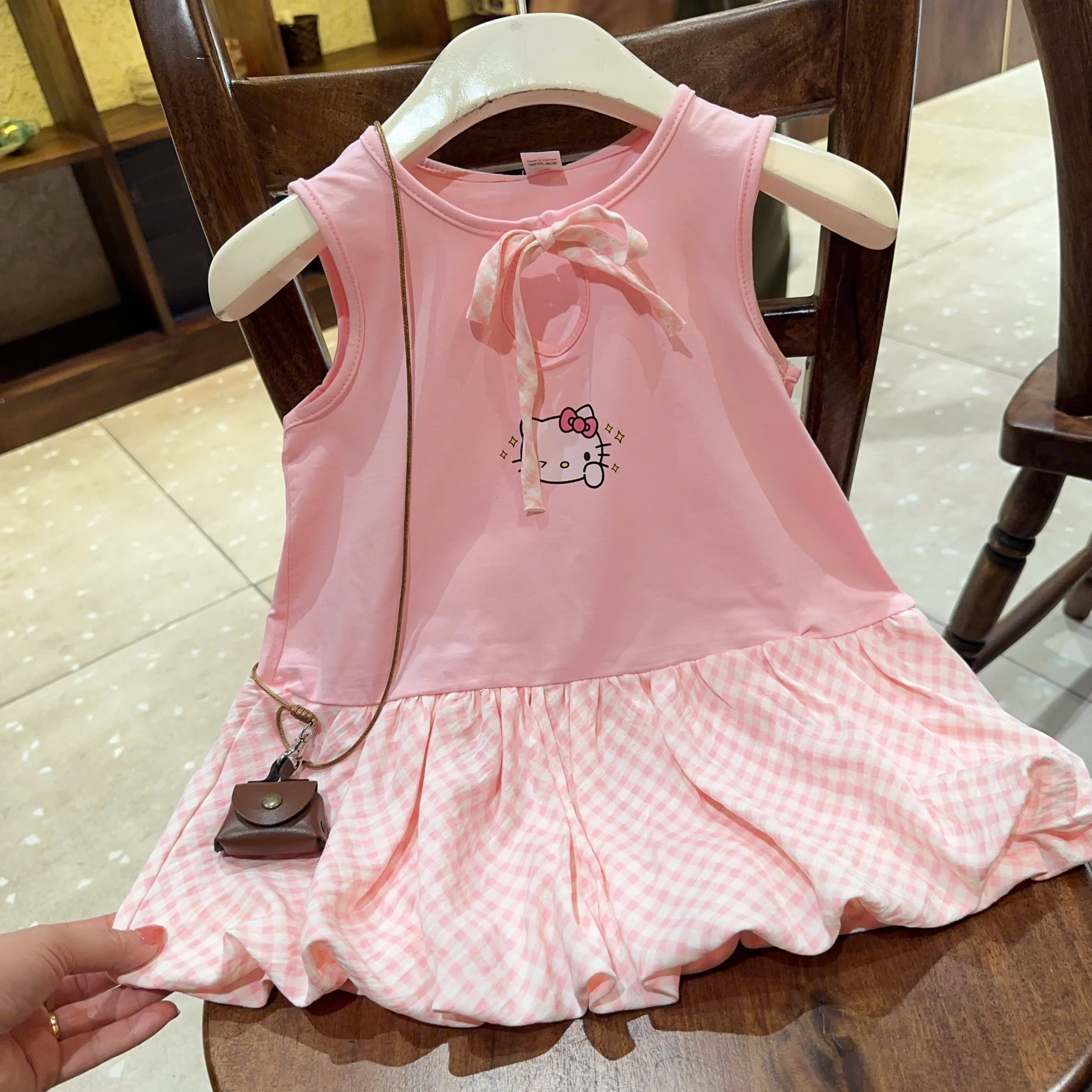 XẢ B315 - VÁY BÍ HỒNG KITTY PHỐI CARO KẺ
