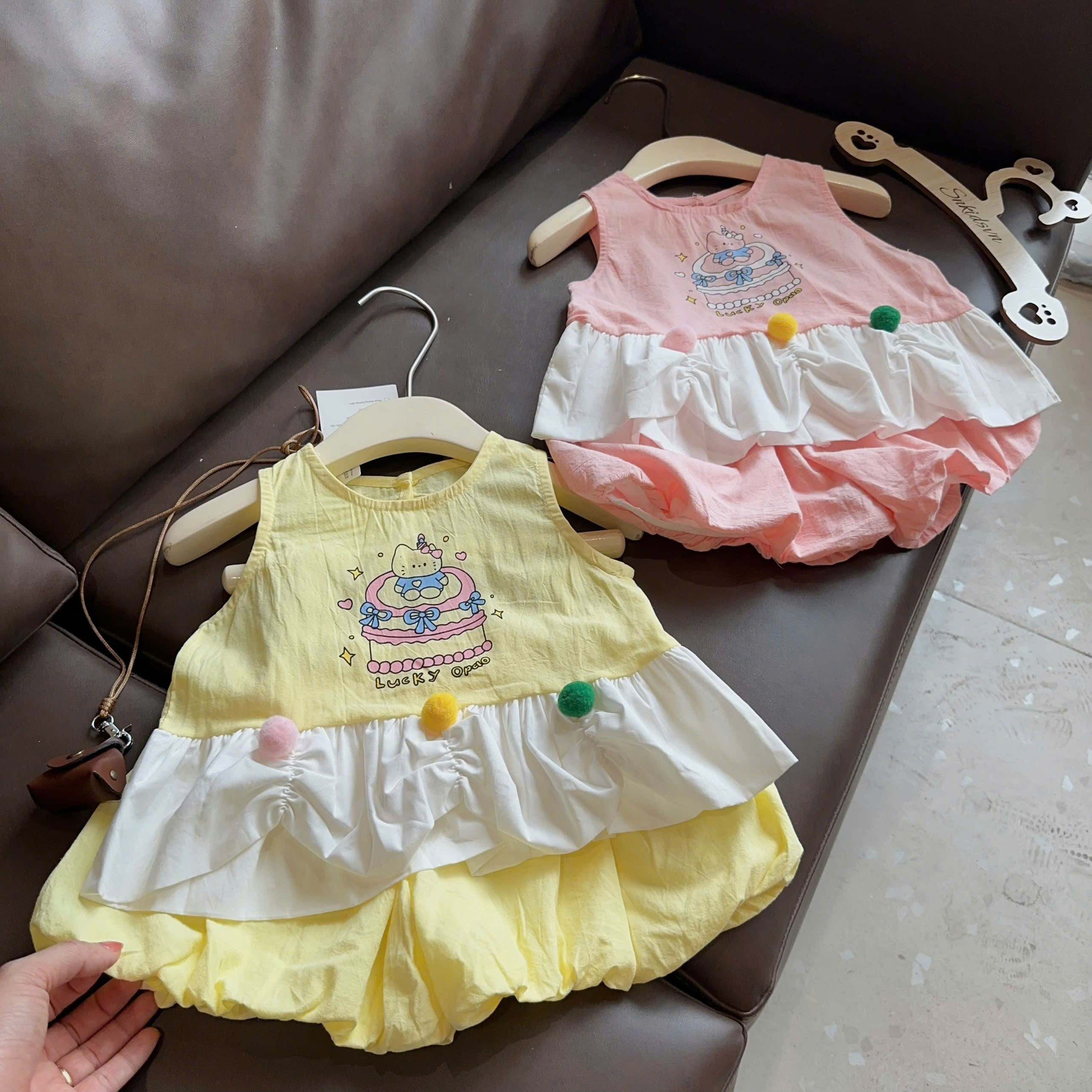 XẢ B340 - SET BỘ BÁNH SINH NHẬT KITTY HÔNG VÀNG