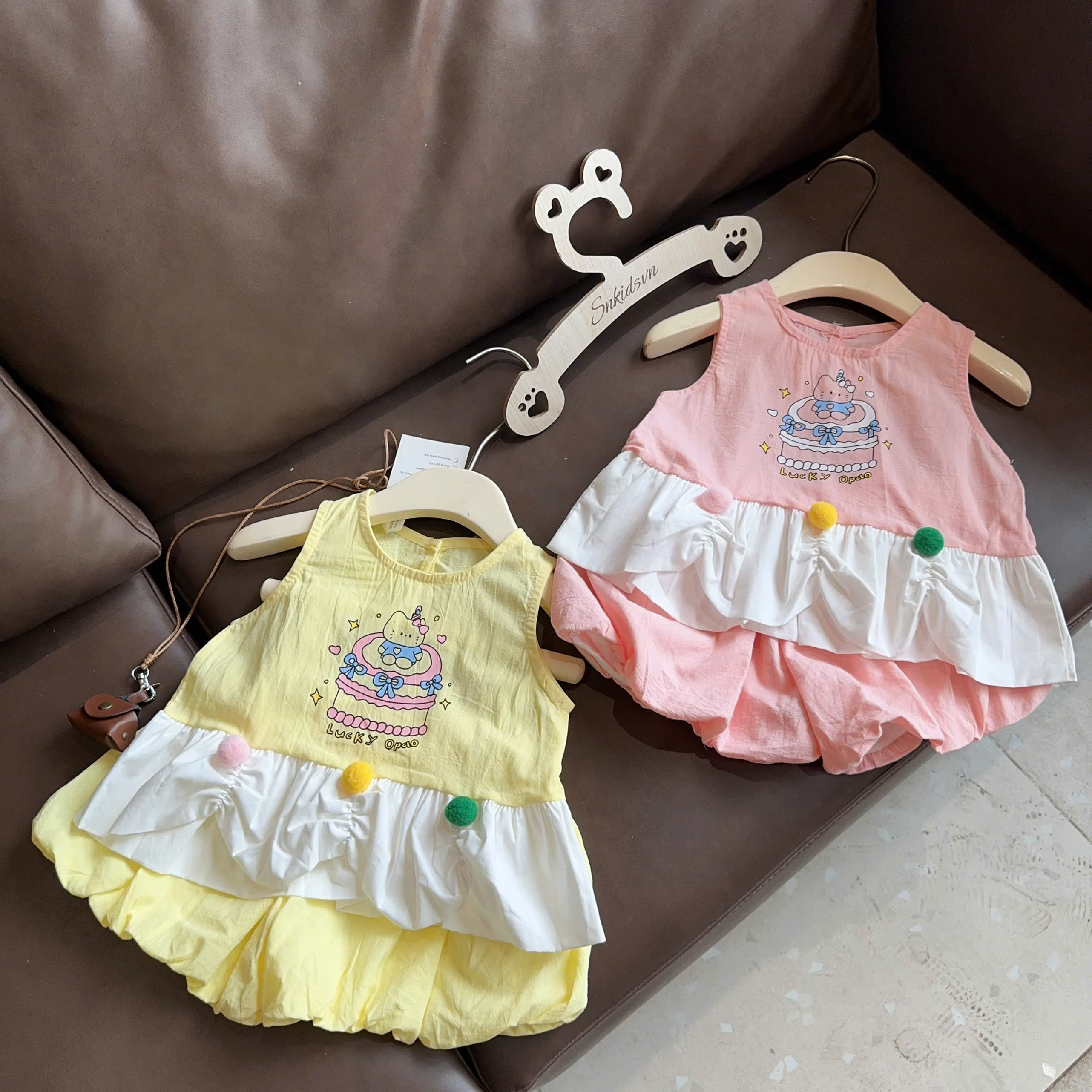 XẢ B340 - SET BỘ BÁNH SINH NHẬT KITTY HÔNG VÀNG