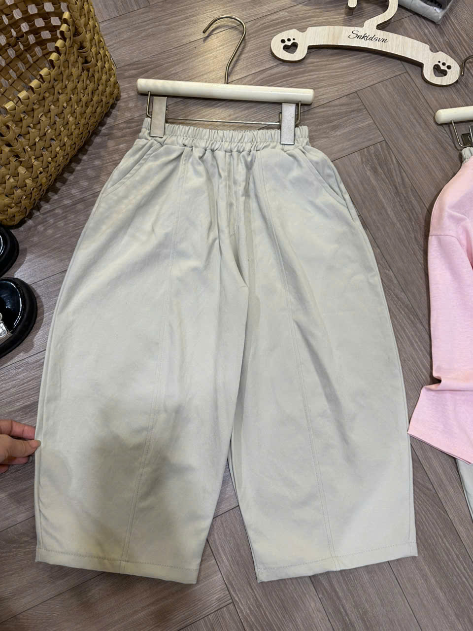 B345 - SET ÁO KITTY ĐÍNH NƠ NỔI QUẦN KAKI 2 MÀU