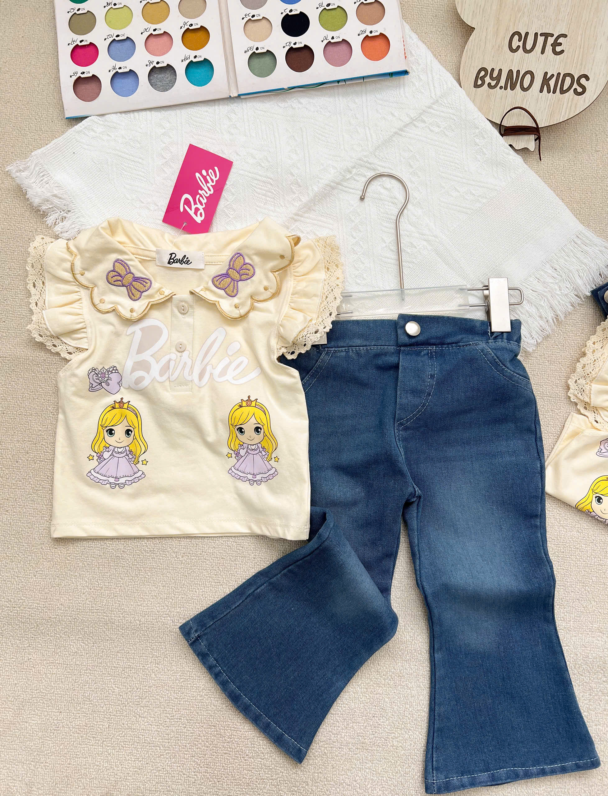 XẢ B349 - SET ÁO VÀNG THÊU NƠ IN HÌNH CÔ GÁI BARBIE