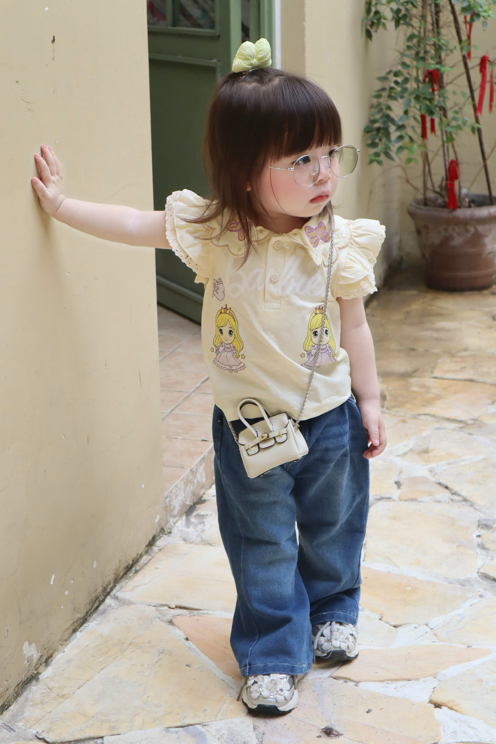 XẢ B349 - SET ÁO VÀNG THÊU NƠ IN HÌNH CÔ GÁI BARBIE