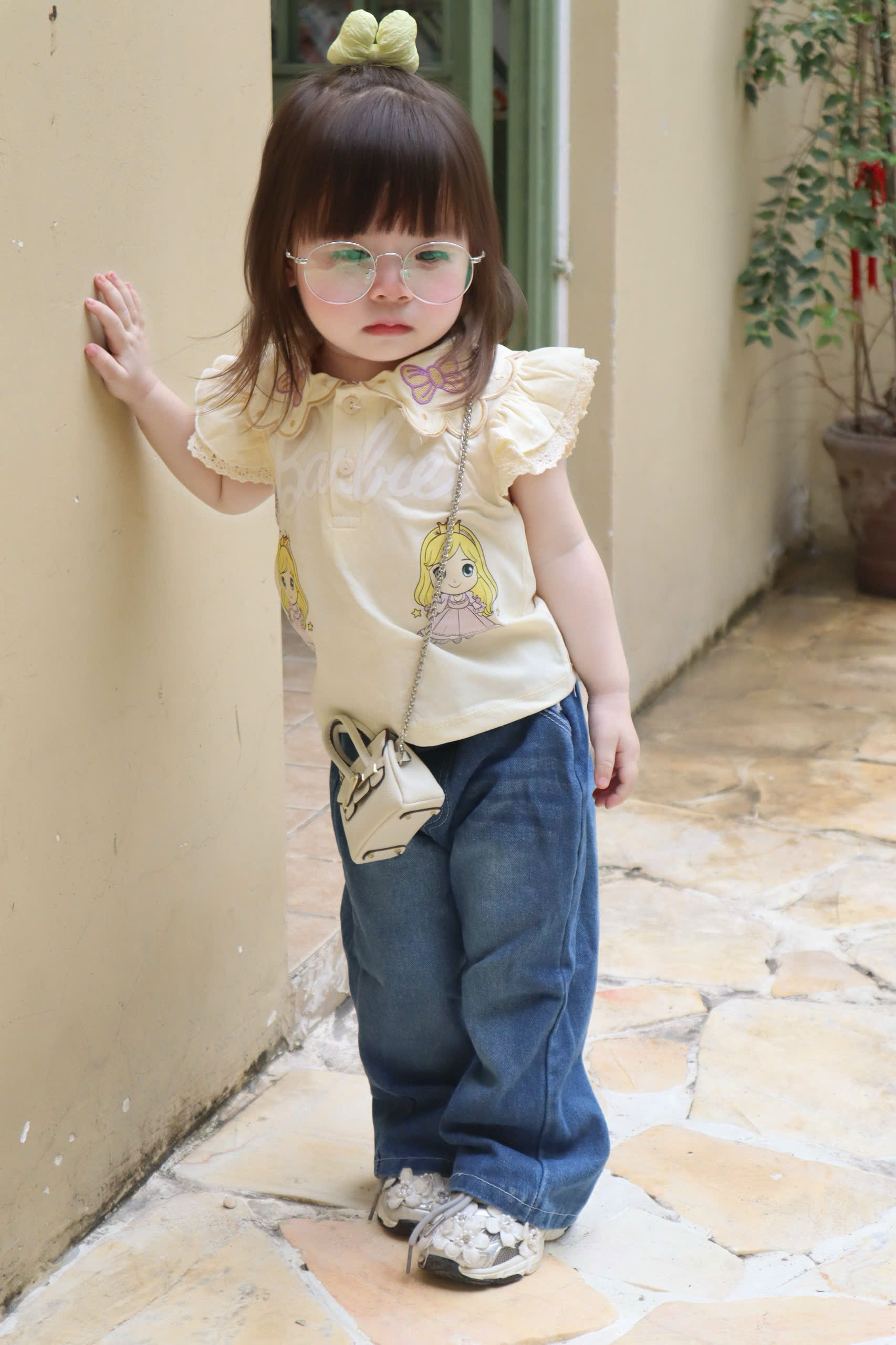 XẢ B349 - SET ÁO VÀNG THÊU NƠ IN HÌNH CÔ GÁI BARBIE
