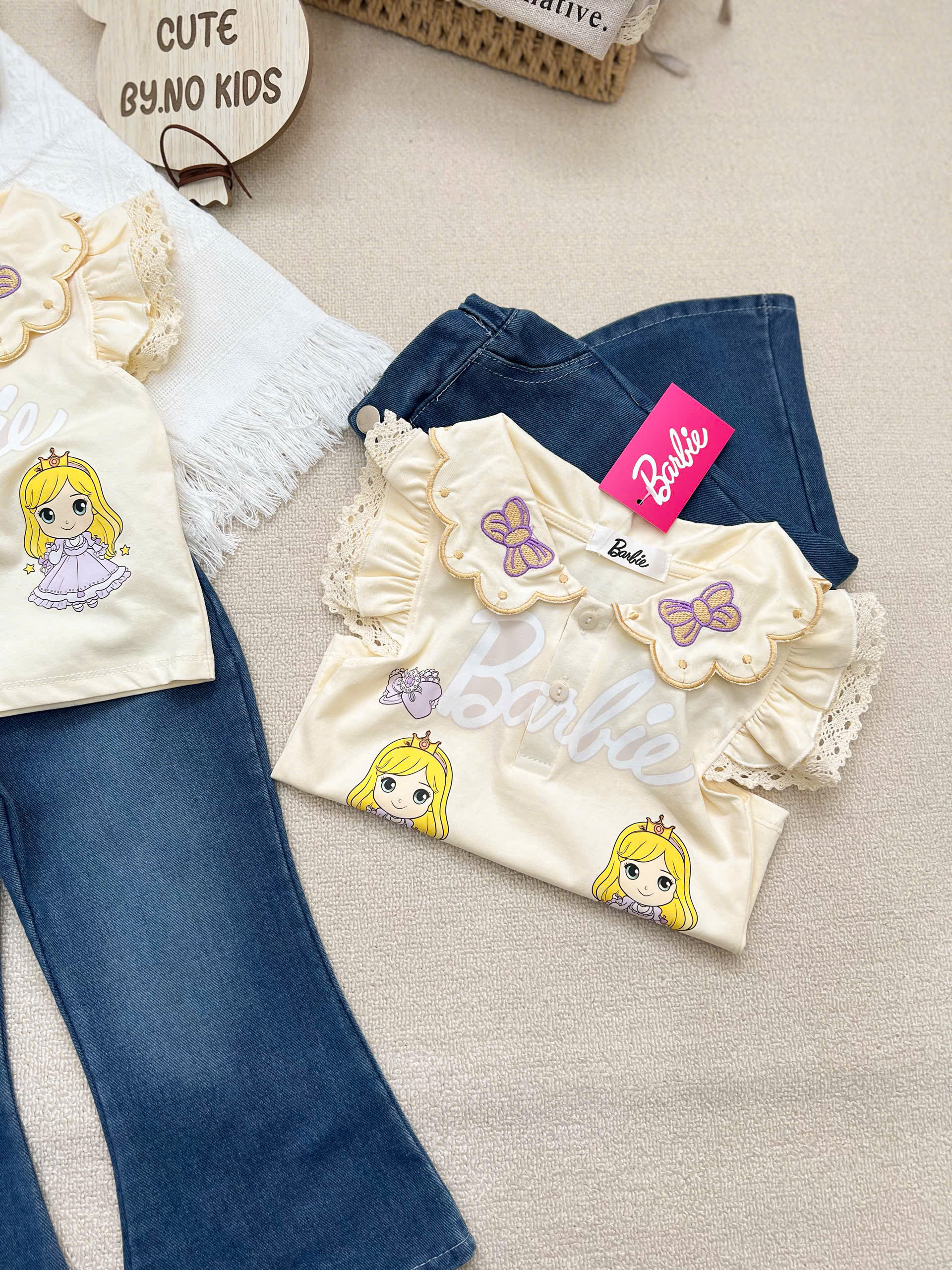 XẢ B349 - SET ÁO VÀNG THÊU NƠ IN HÌNH CÔ GÁI BARBIE