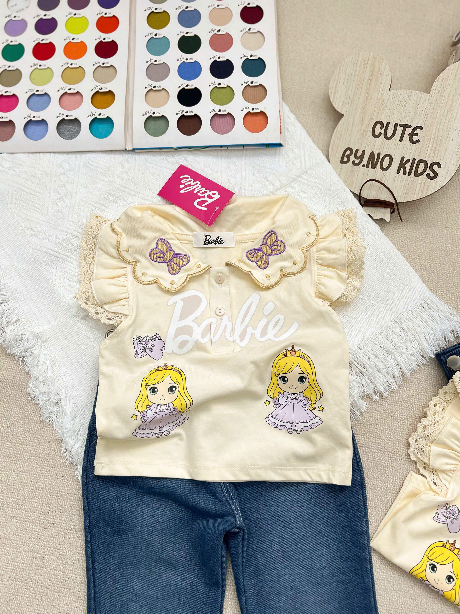XẢ B349 - SET ÁO VÀNG THÊU NƠ IN HÌNH CÔ GÁI BARBIE