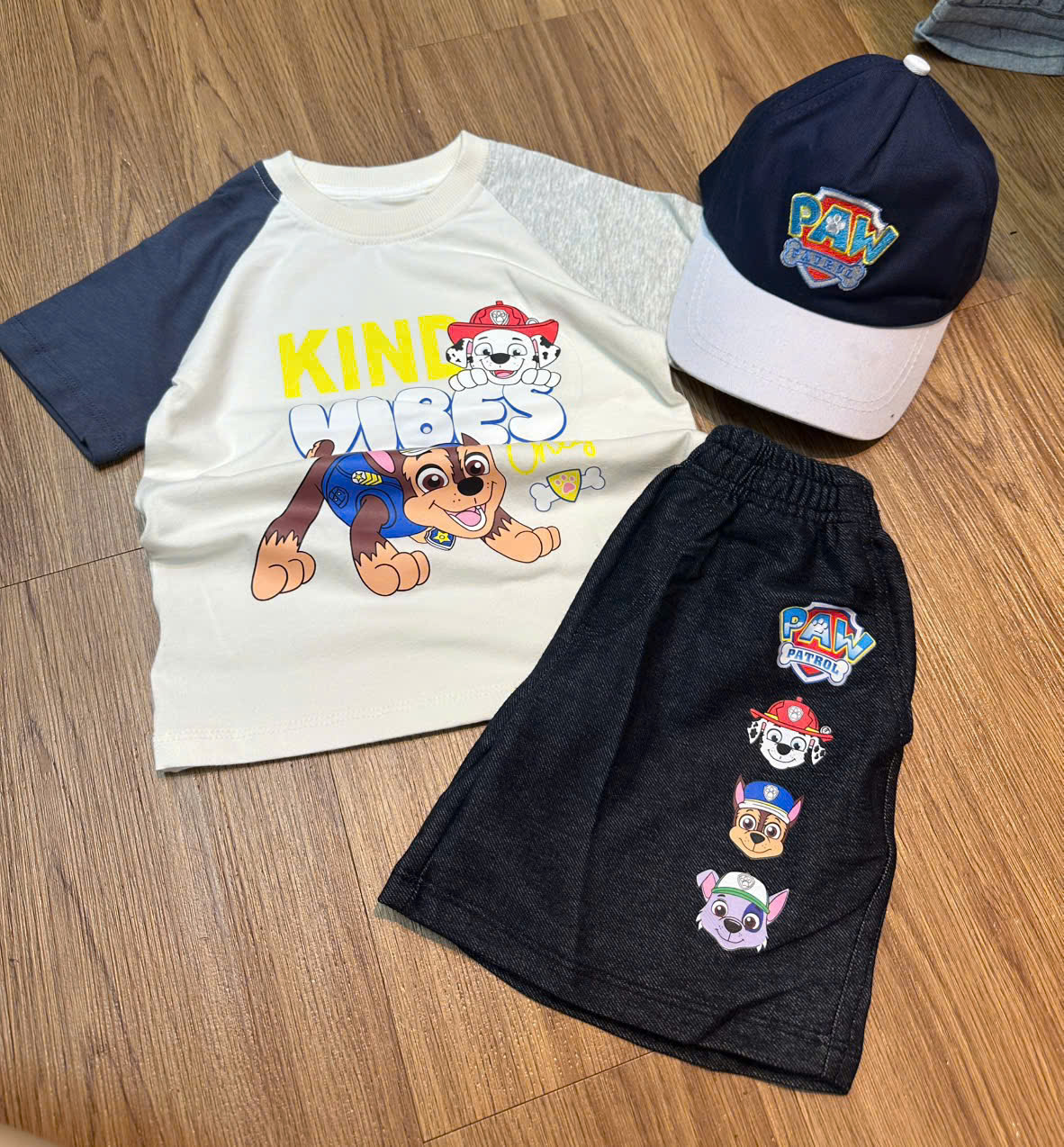 XẢ B353 - SET BỘ CHÓ CỨU HỘ KING VIBES KÈM MŨ