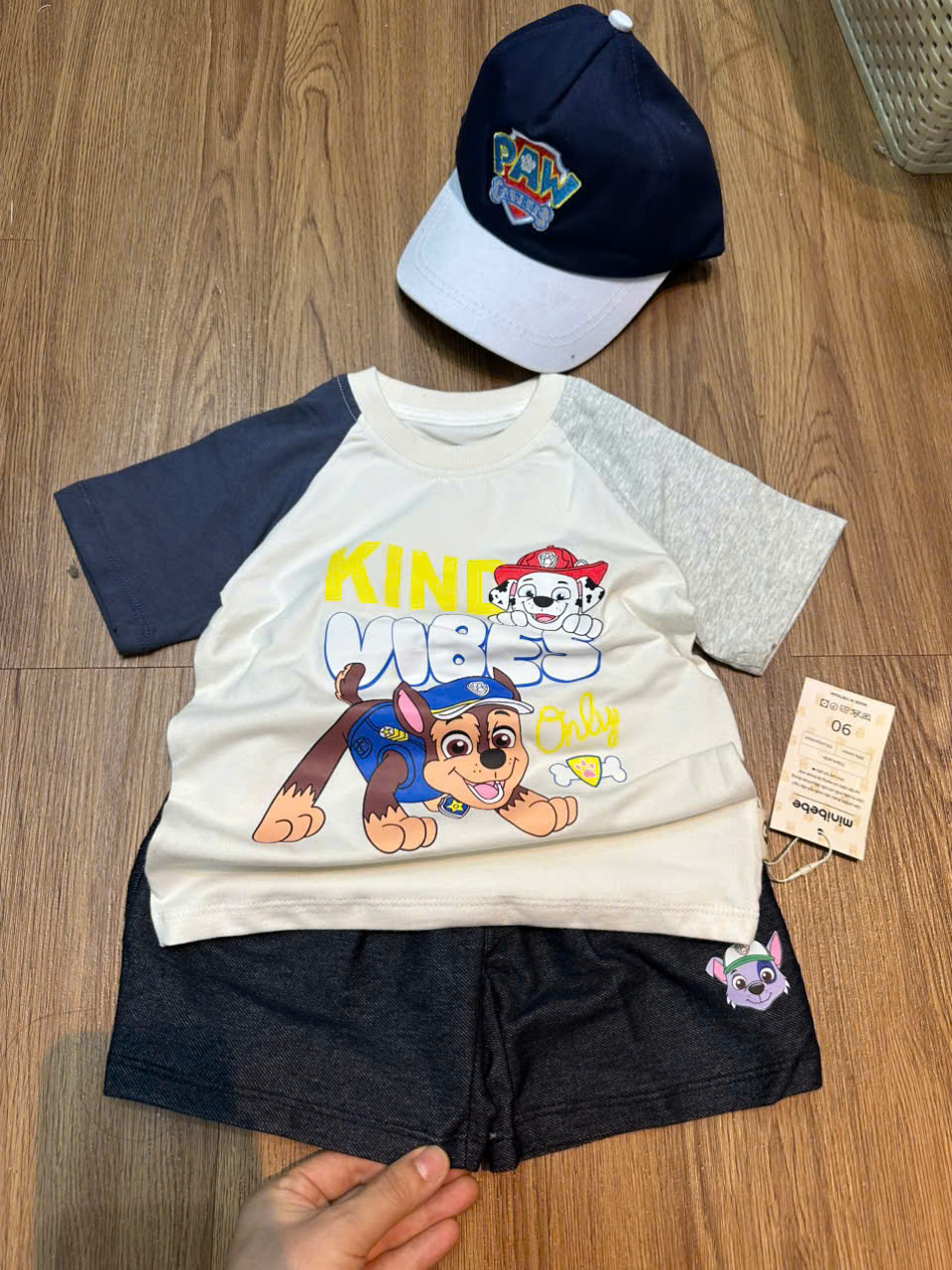 XẢ B353 - SET BỘ CHÓ CỨU HỘ KING VIBES KÈM MŨ