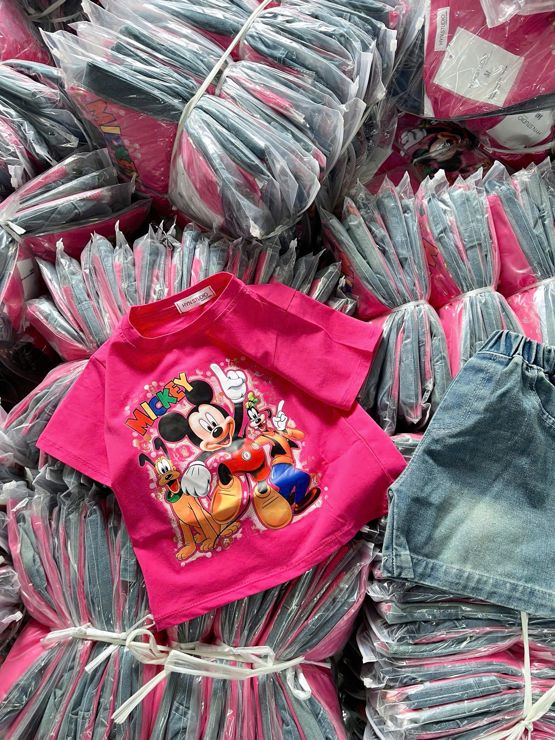 XẢ B358 - SET BỘ MICKEY HỒNG QUẦN JEAN SIZE NHỠ