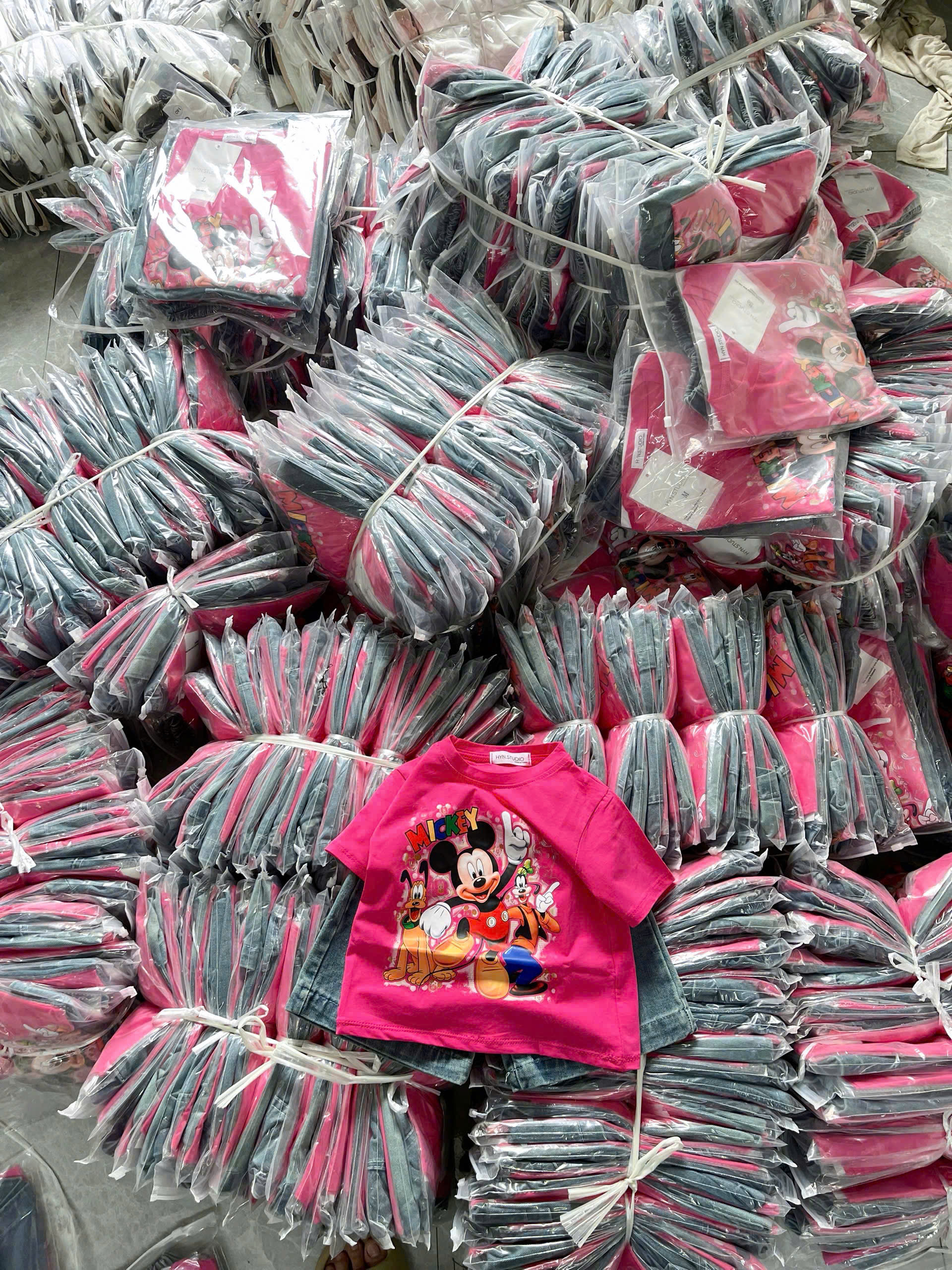 XẢ B358 - SET BỘ MICKEY HỒNG QUẦN JEAN SIZE NHỠ