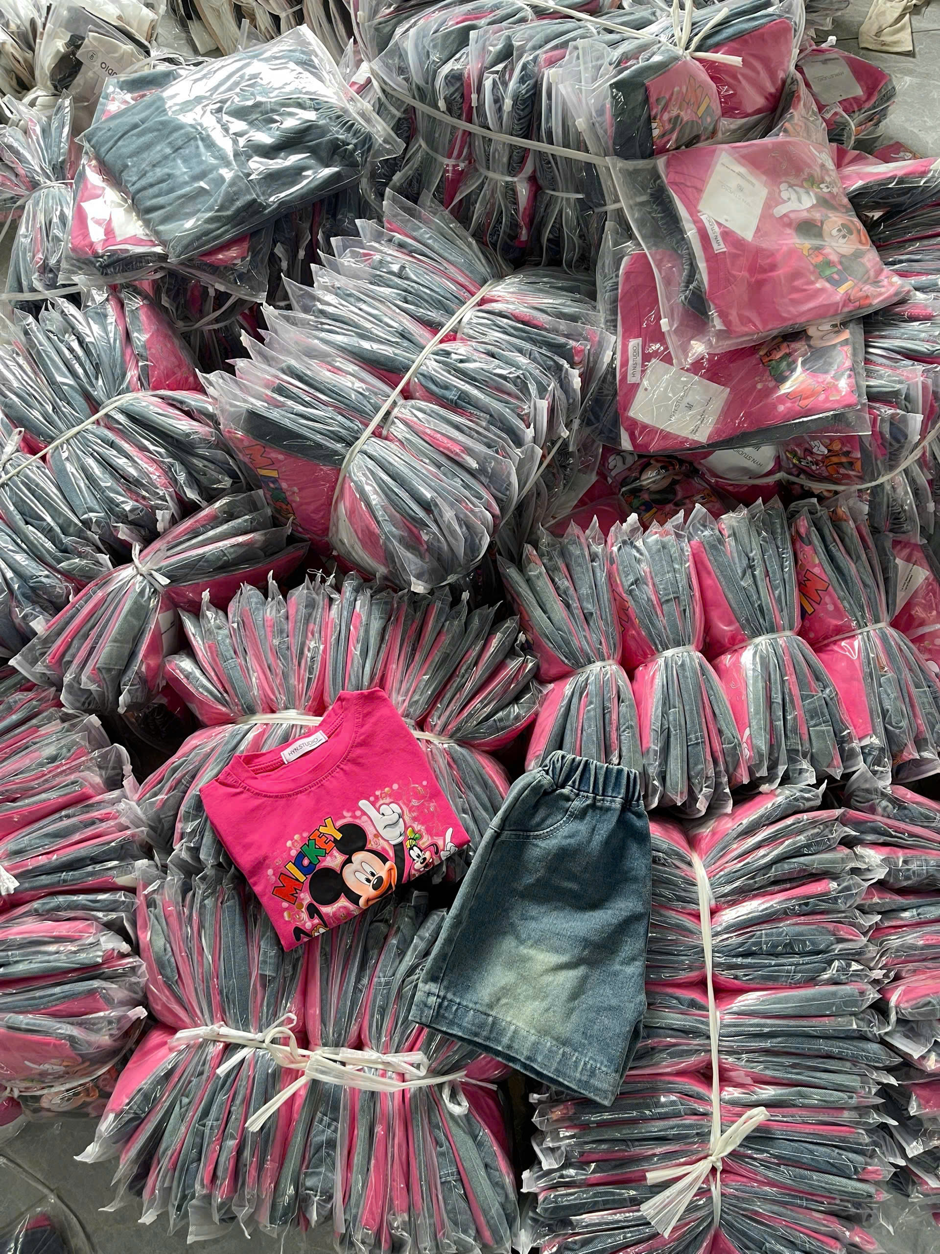 XẢ B358 - SET BỘ MICKEY HỒNG QUẦN JEAN SIZE NHỠ