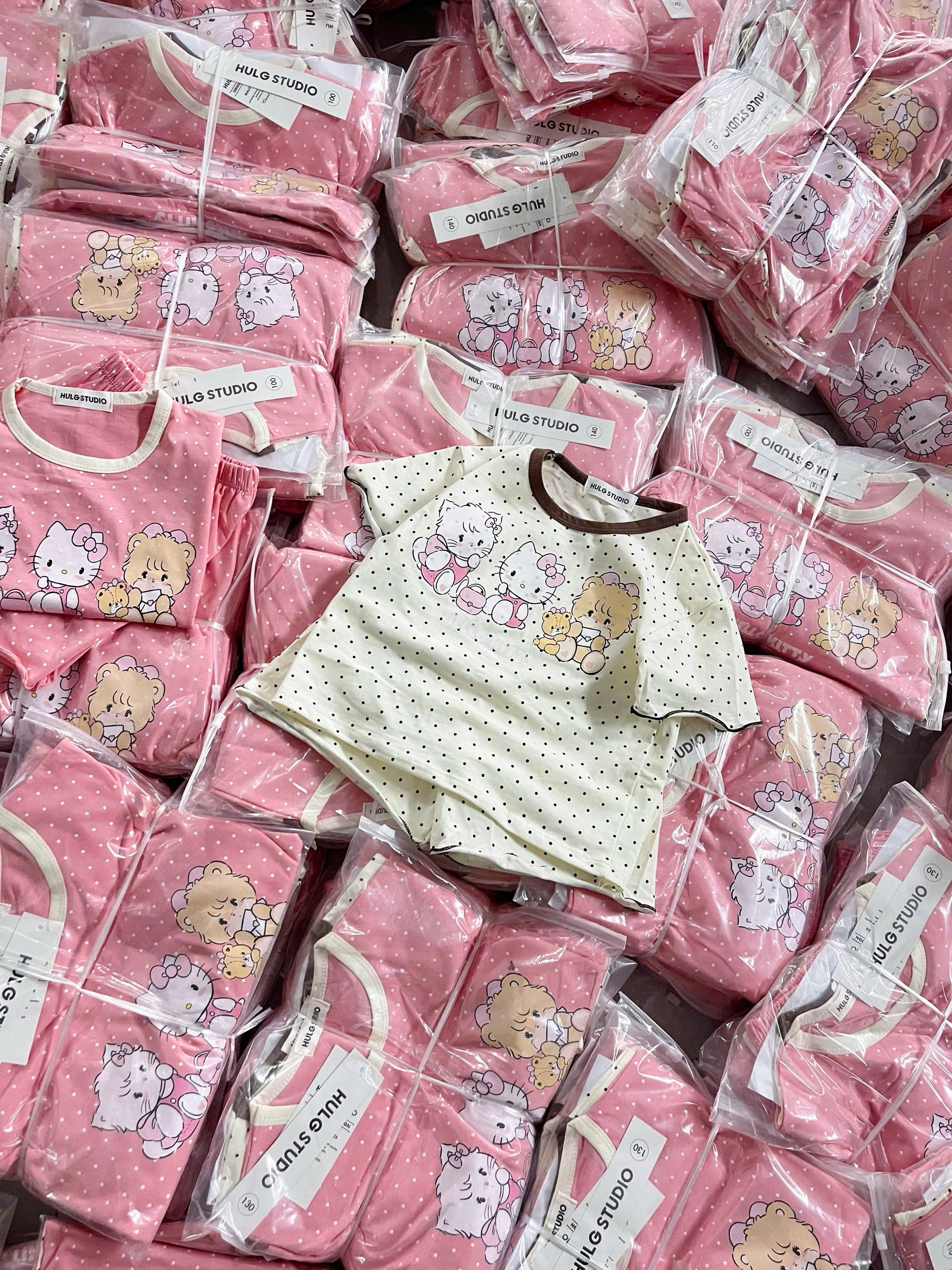 XẢ B371 - SET 2 BỘ KITTY MÈO CHẤM BI TRẮNG HỒNG