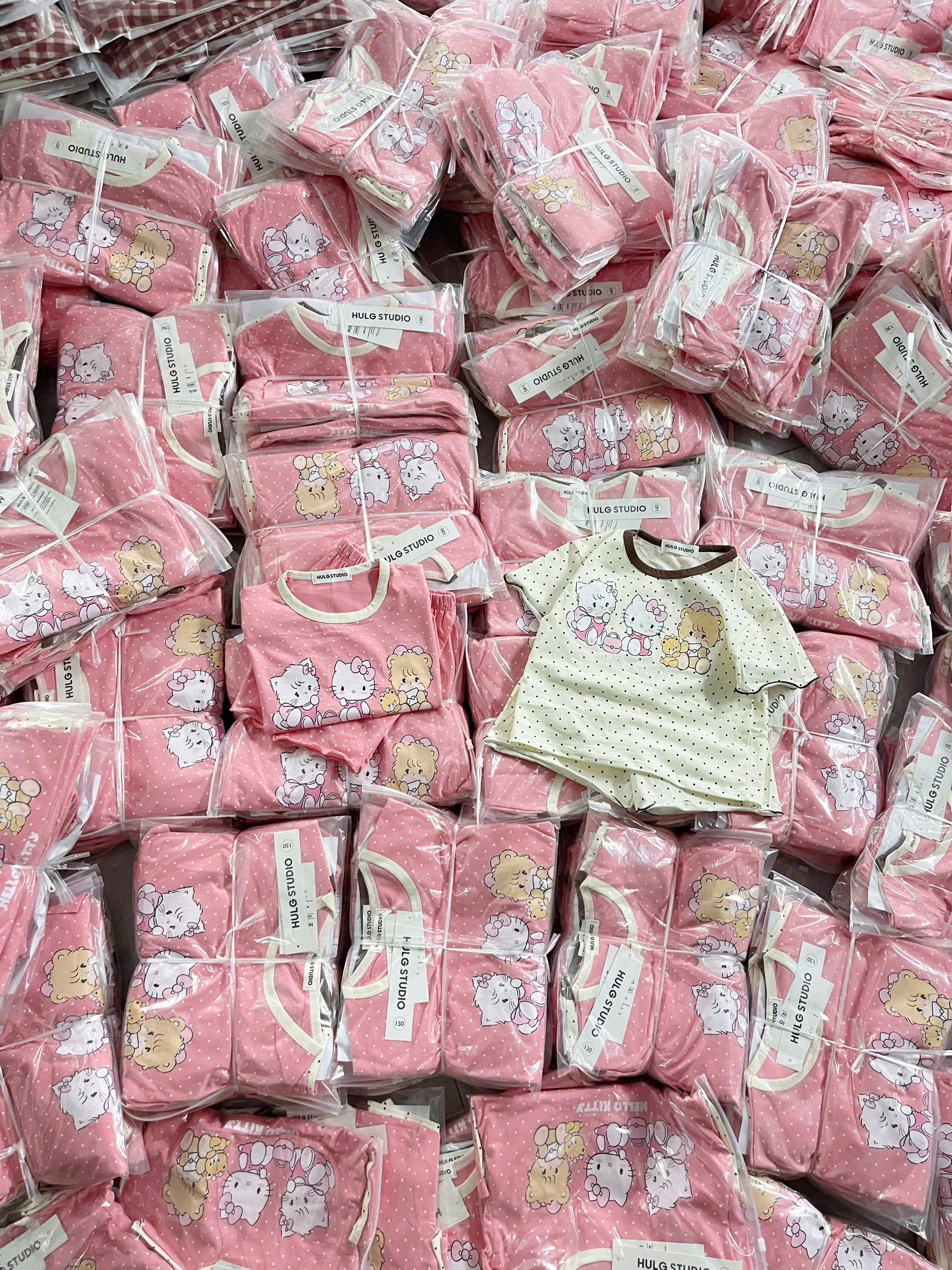 XẢ B371 - SET 2 BỘ KITTY MÈO CHẤM BI TRẮNG HỒNG