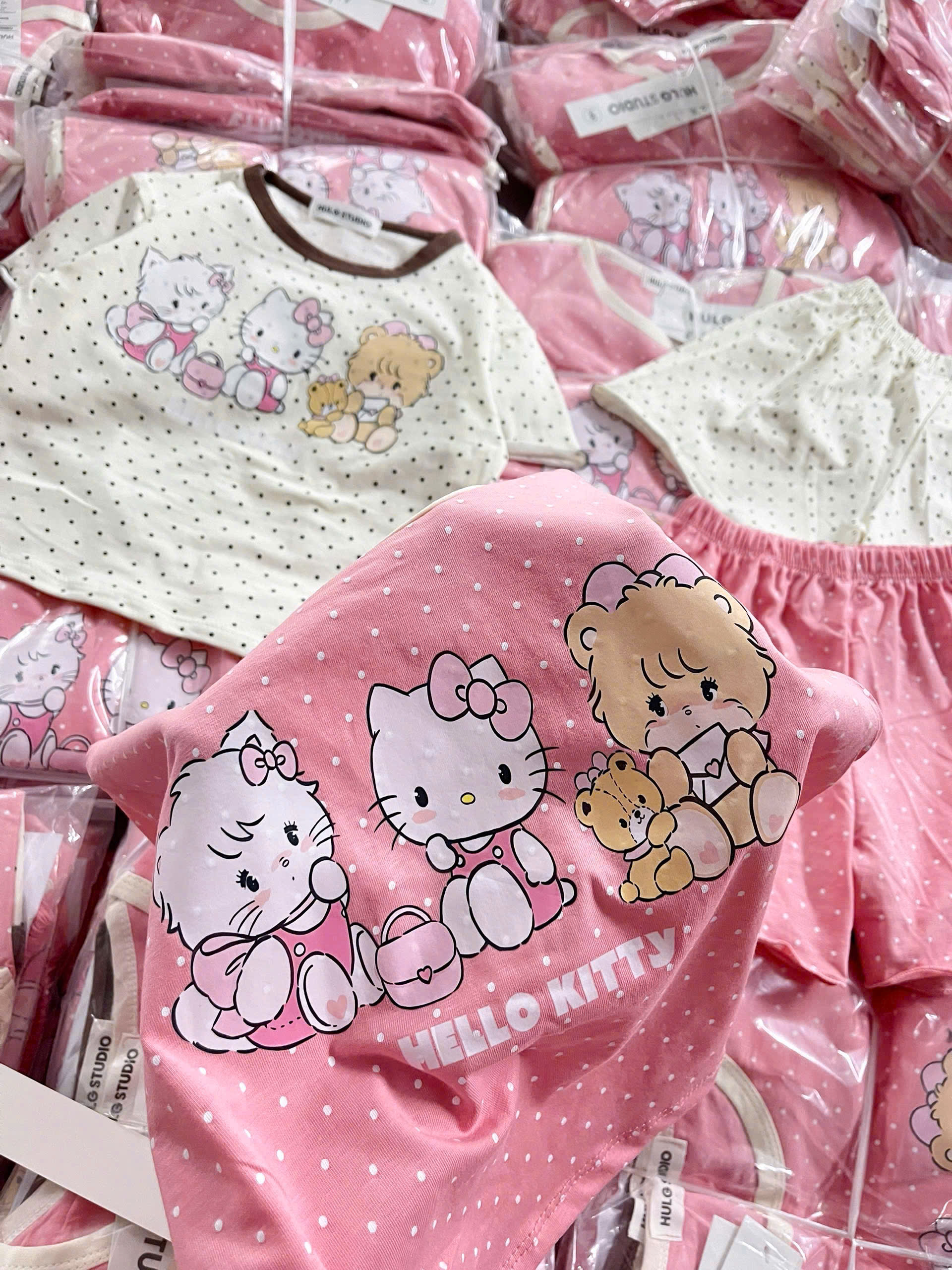 XẢ B371 - SET 2 BỘ KITTY MÈO CHẤM BI TRẮNG HỒNG