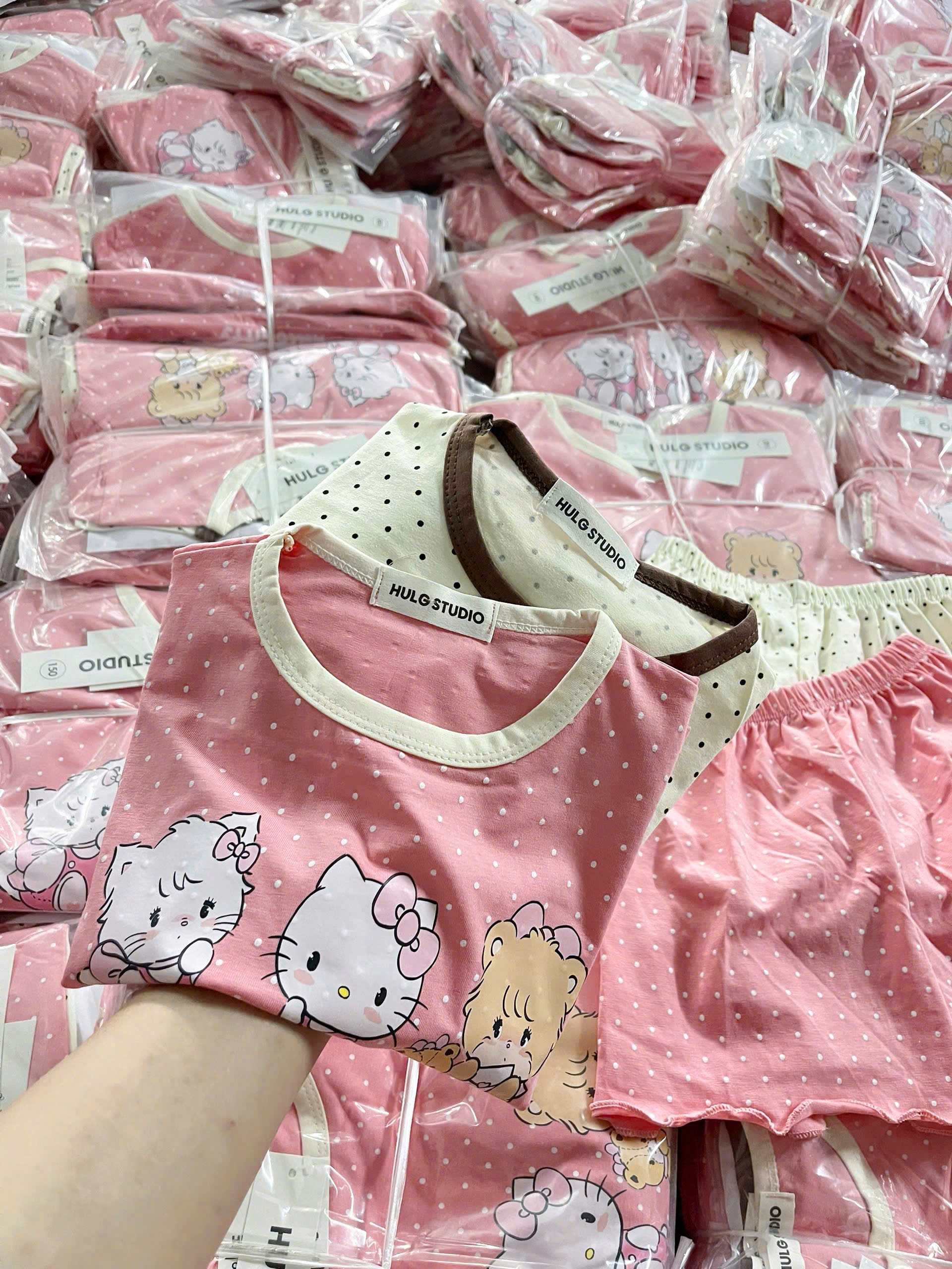 XẢ B371 - SET 2 BỘ KITTY MÈO CHẤM BI TRẮNG HỒNG
