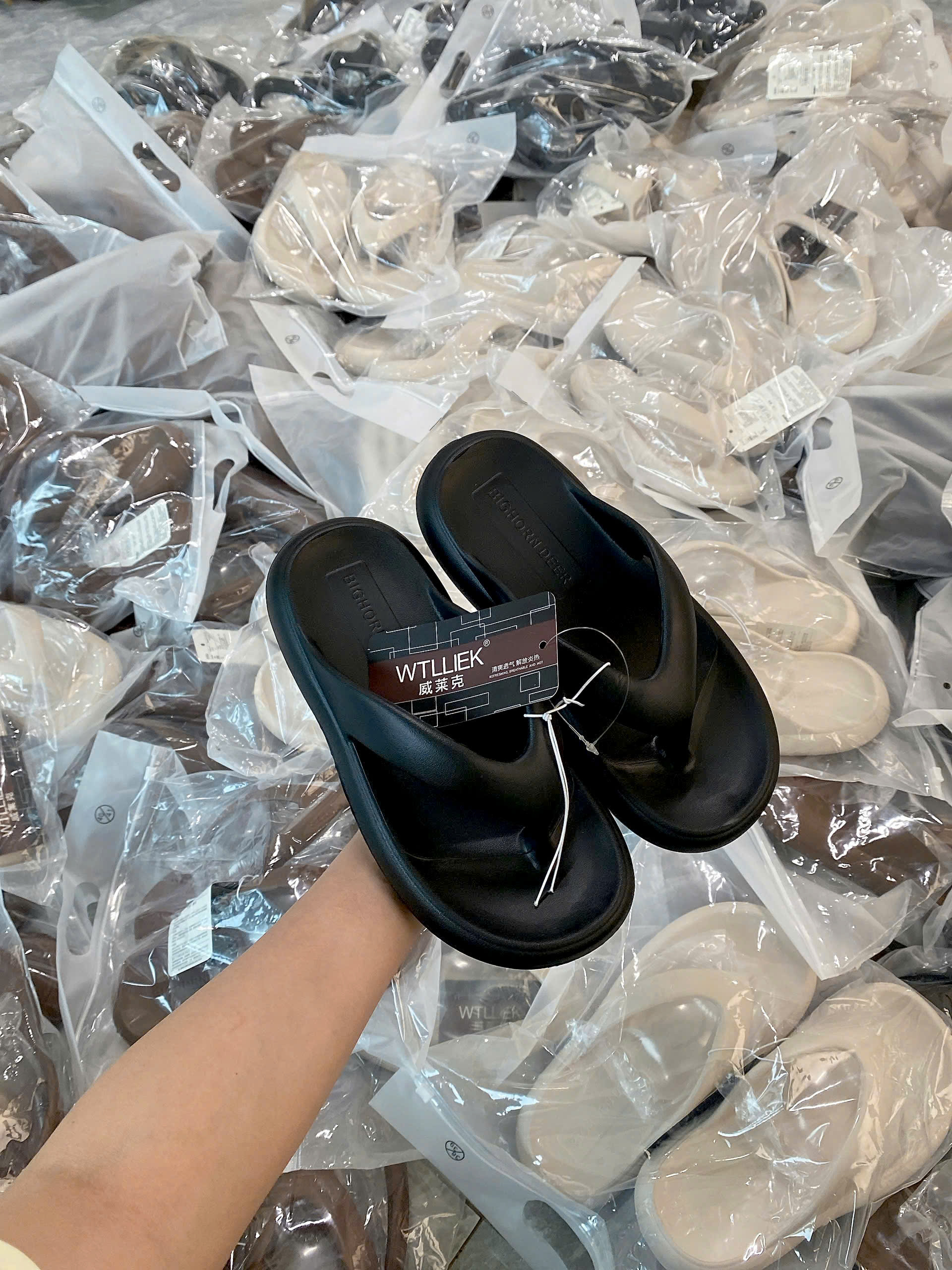 B412 - DÉP XỎ NGÓN 3 MÀU