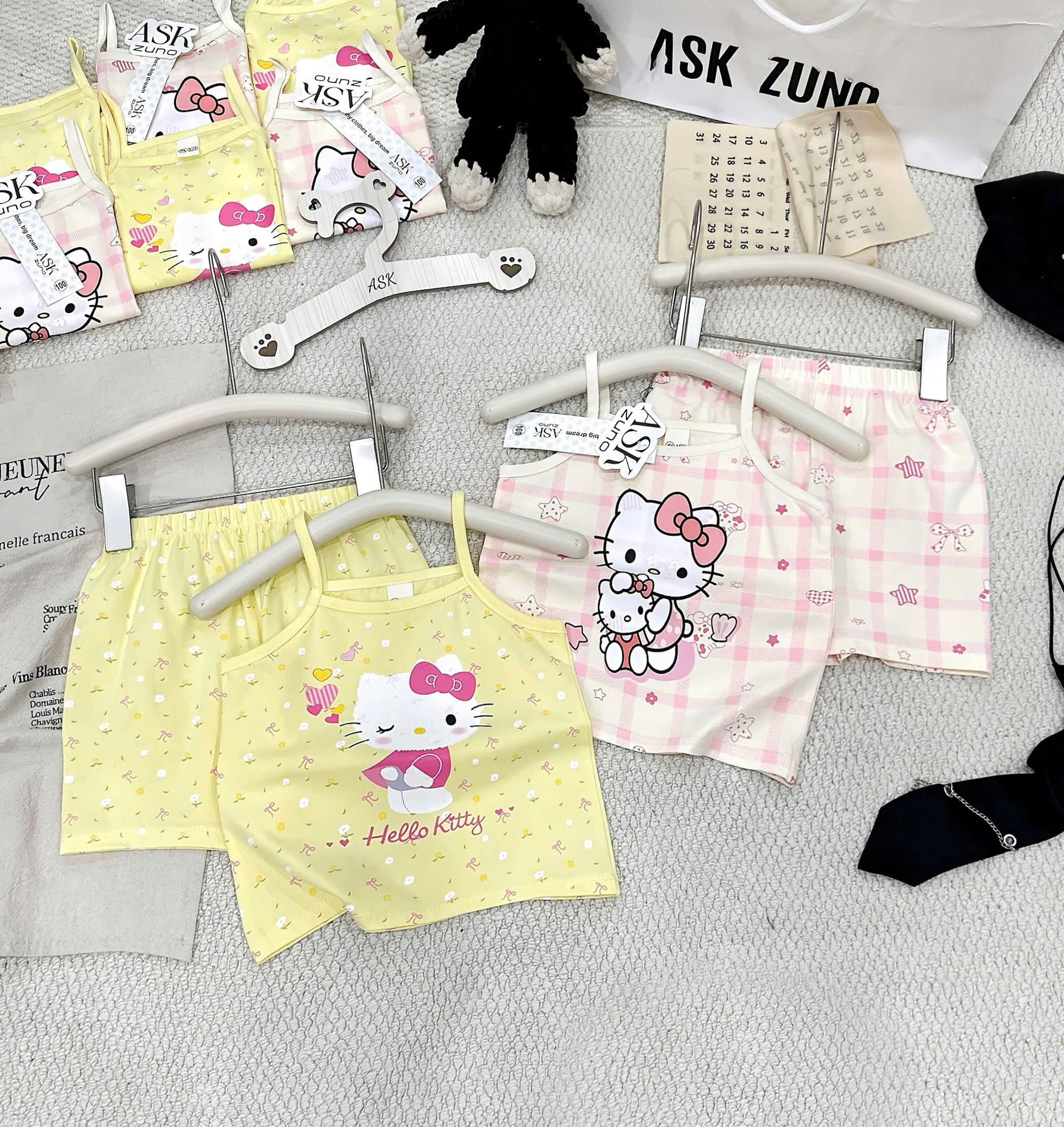 XẢ B430 - SET 2 BỘ 2 DÂY KITTY KEM VÀNG