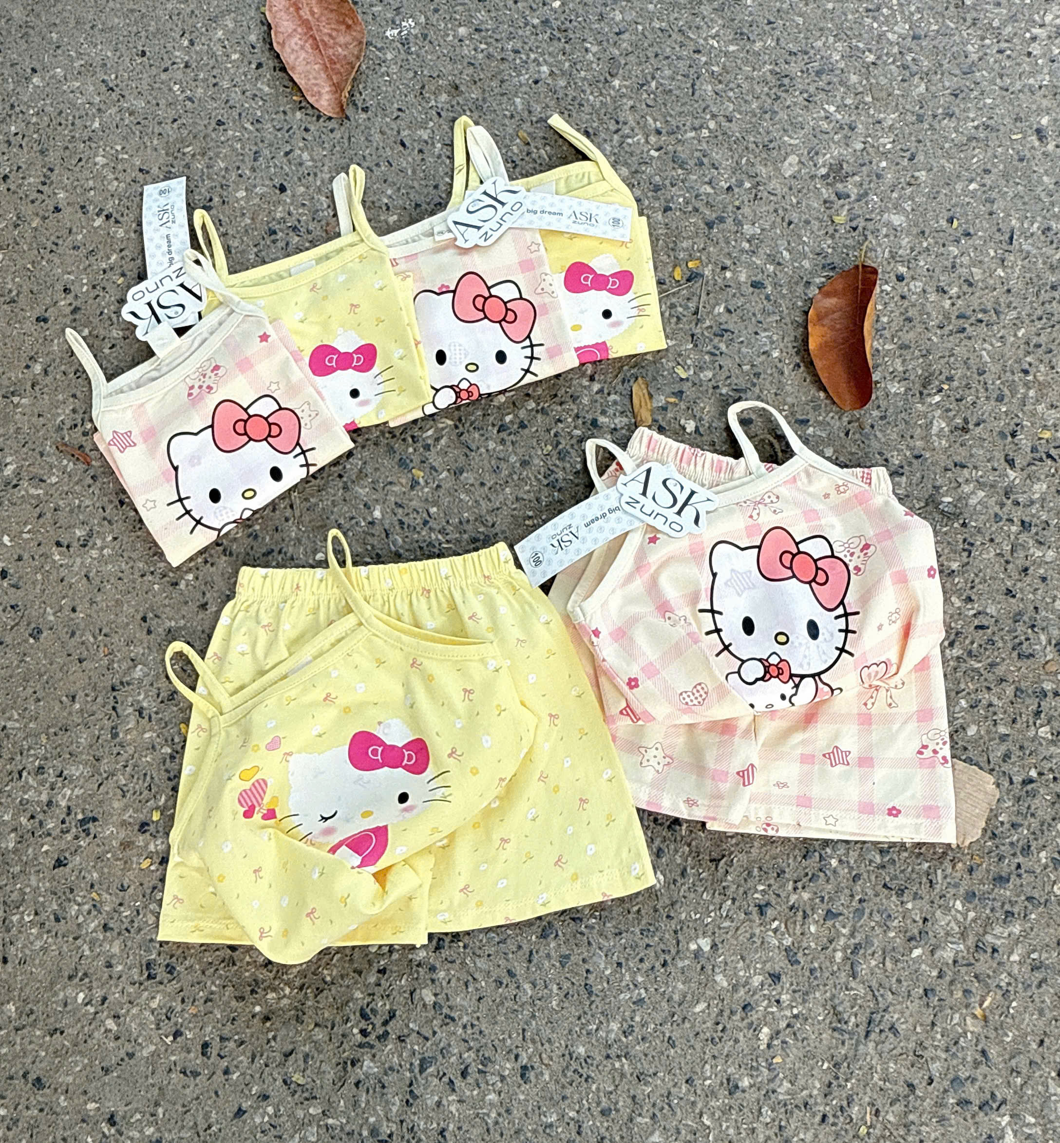 XẢ B430 - SET 2 BỘ 2 DÂY KITTY KEM VÀNG