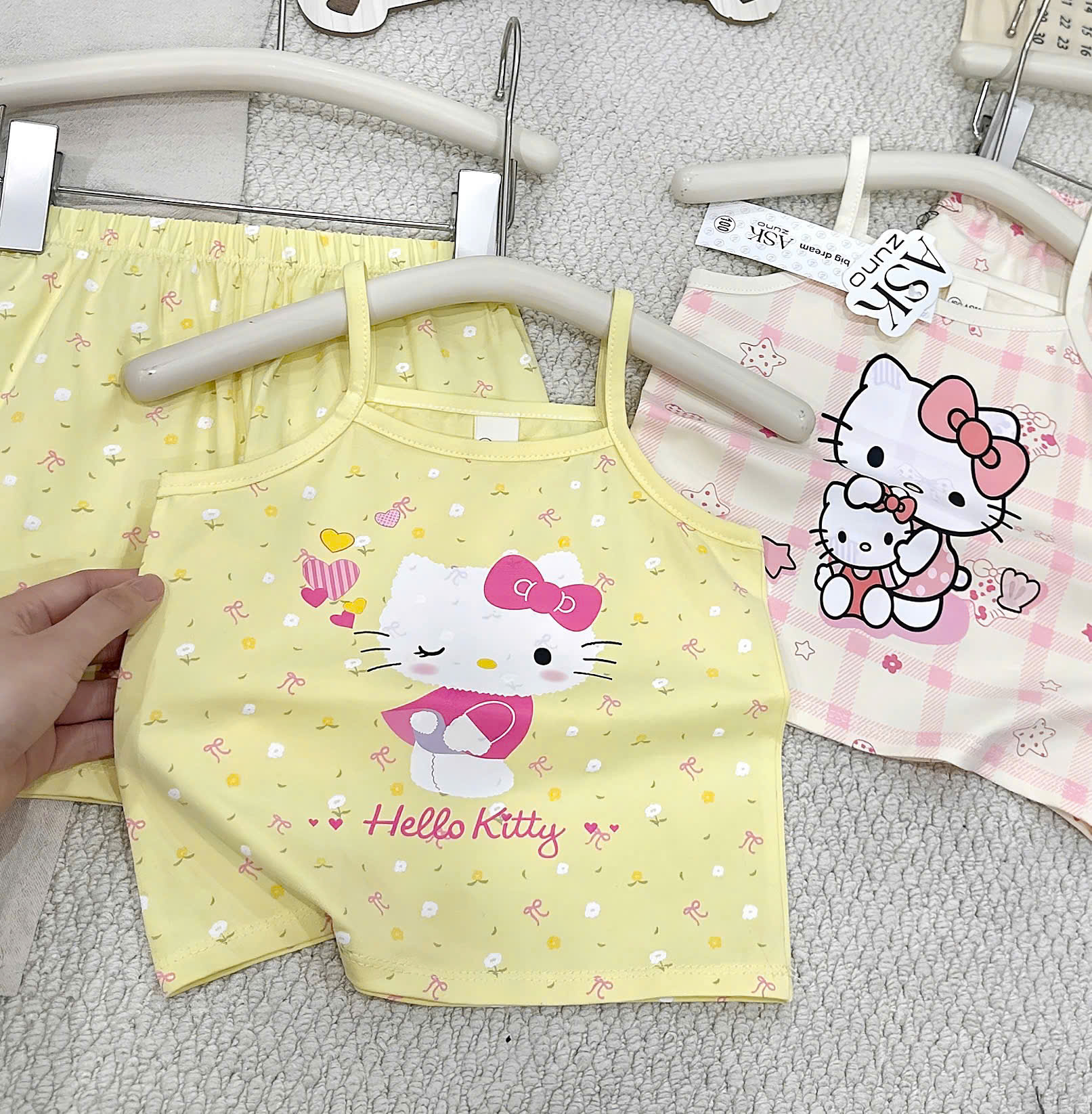 XẢ B430 - SET 2 BỘ 2 DÂY KITTY KEM VÀNG