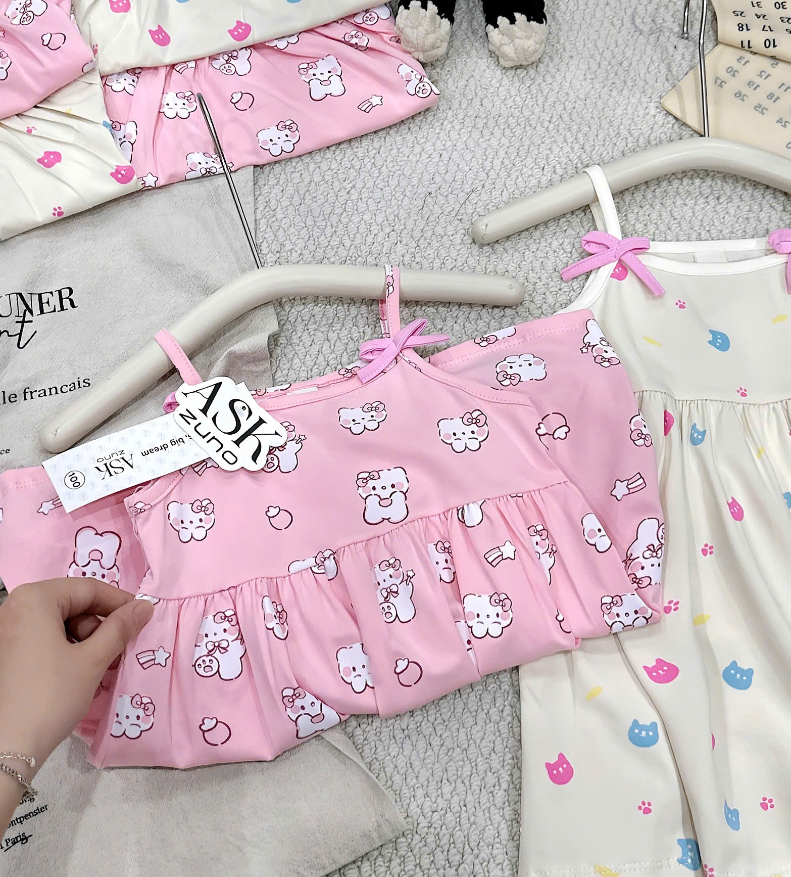 XẢ B457 - SET 2 VÁY 2 DÂY MÈO HỒNG KEM