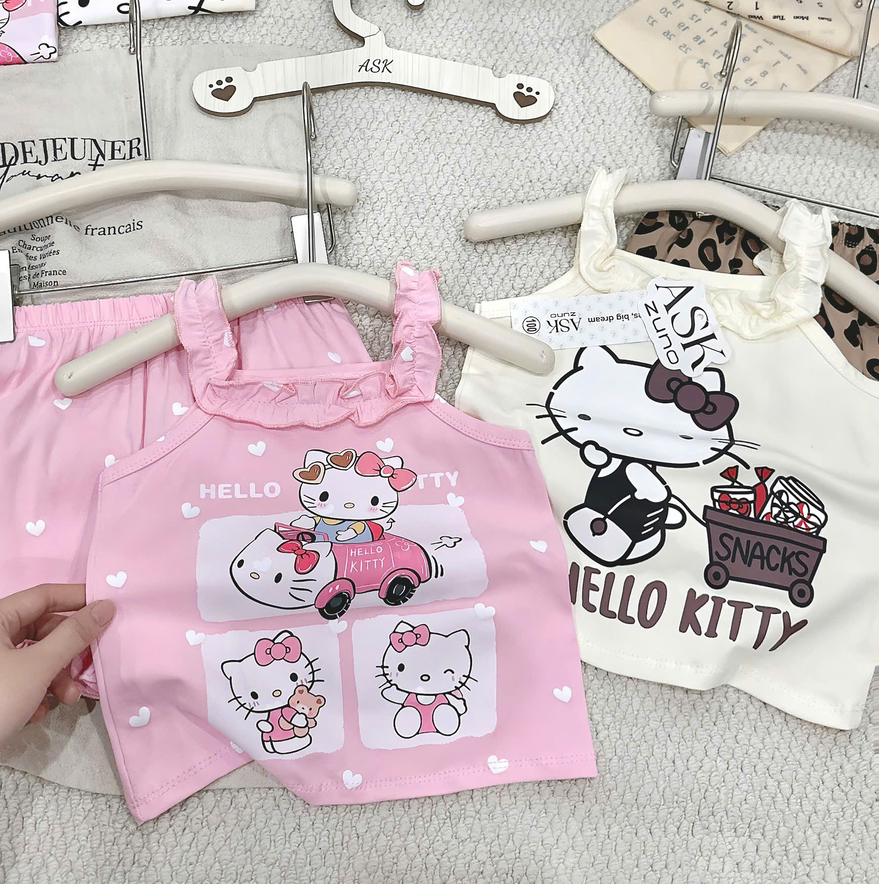 XẢ B458 - SET 2 BỘ MÈO KITTY BÈO HỒNG NÂU BEO