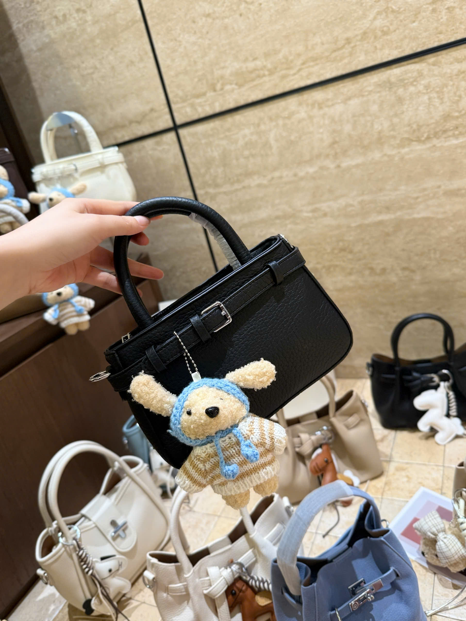 B480 - TÚI XÁCH KOREA DA SẦN CHARM GẤU TO