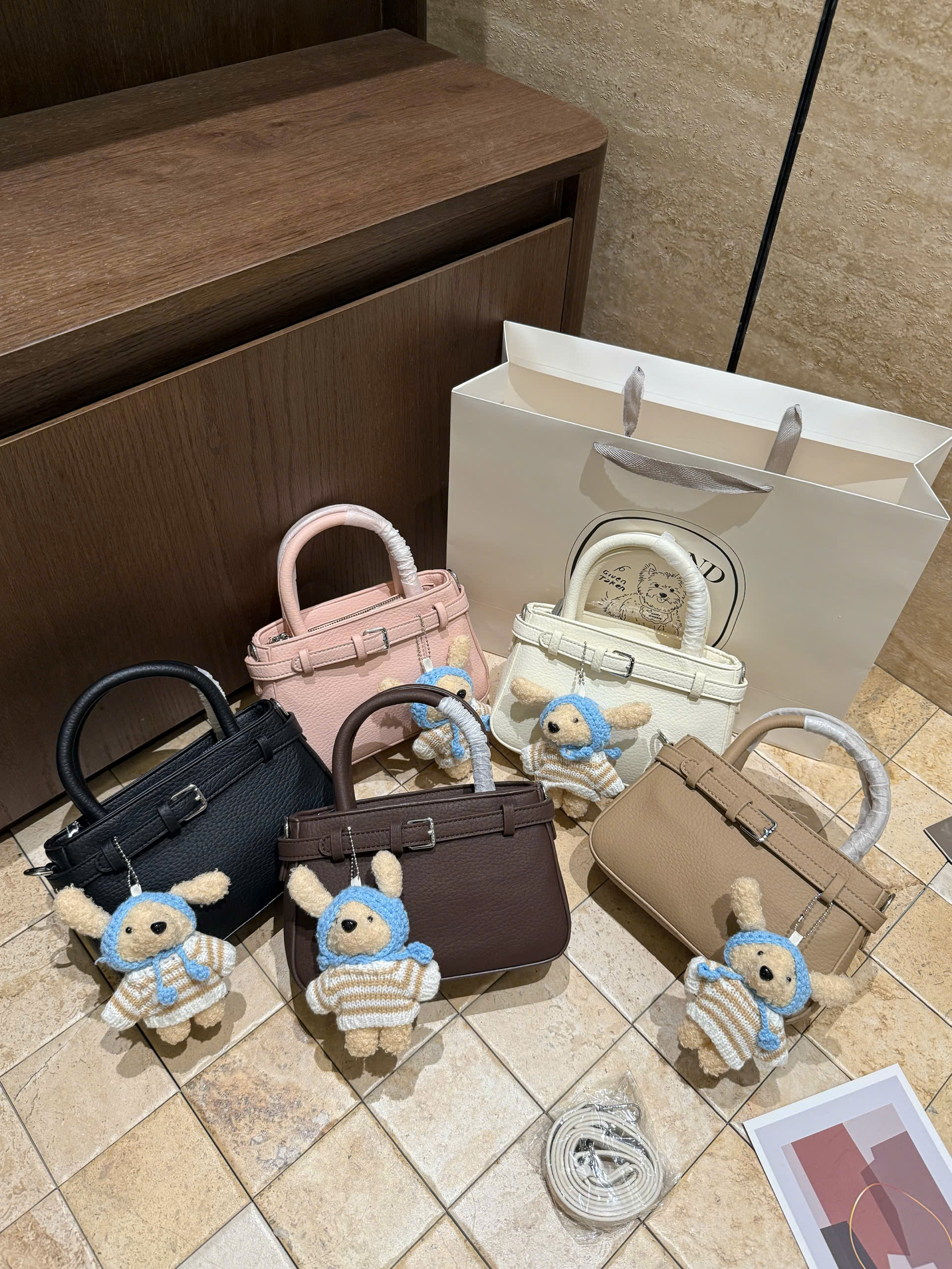 B480 - TÚI XÁCH KOREA DA SẦN CHARM GẤU TO