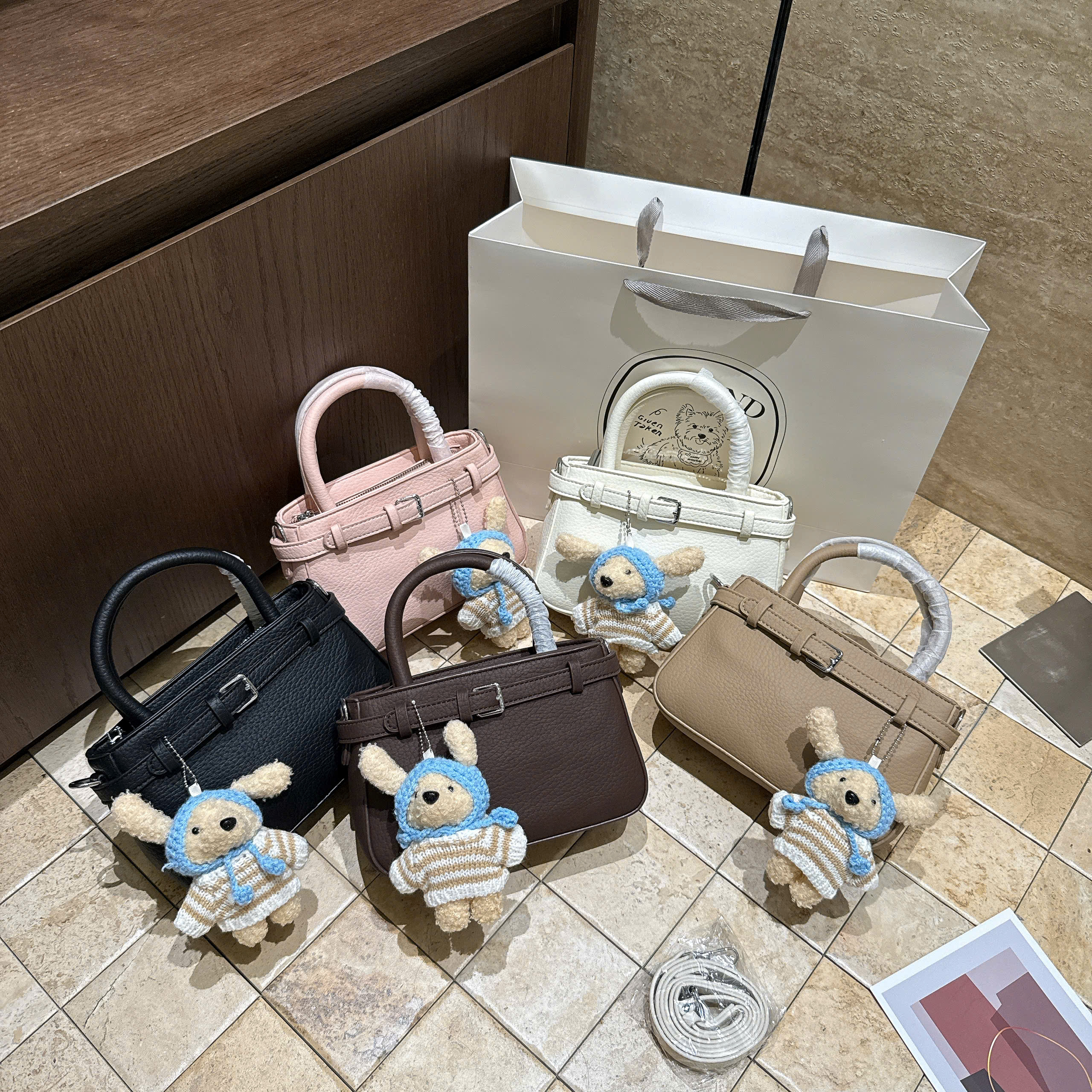 B480 - TÚI XÁCH KOREA DA SẦN CHARM GẤU TO