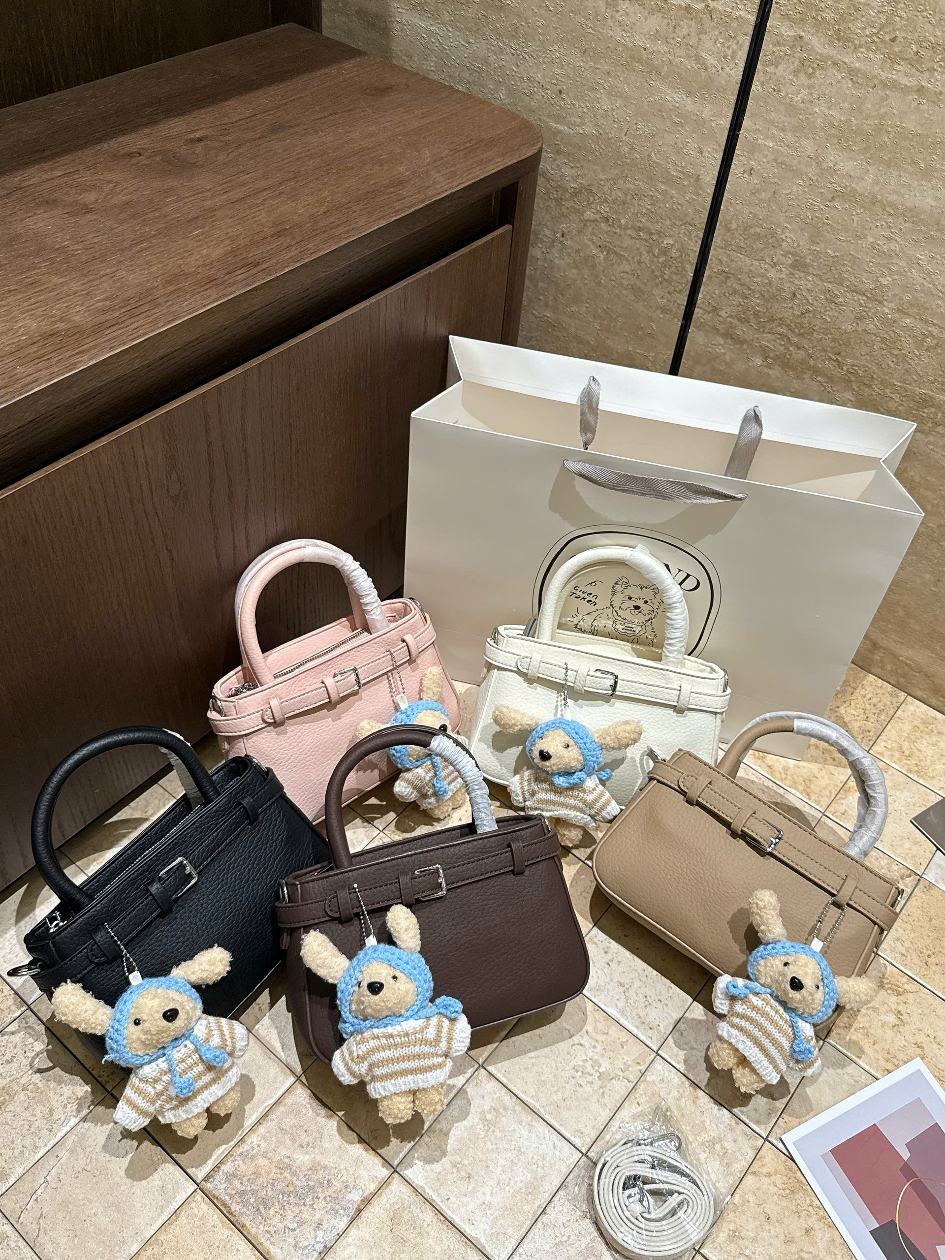 B480 - TÚI XÁCH KOREA DA SẦN CHARM GẤU TO