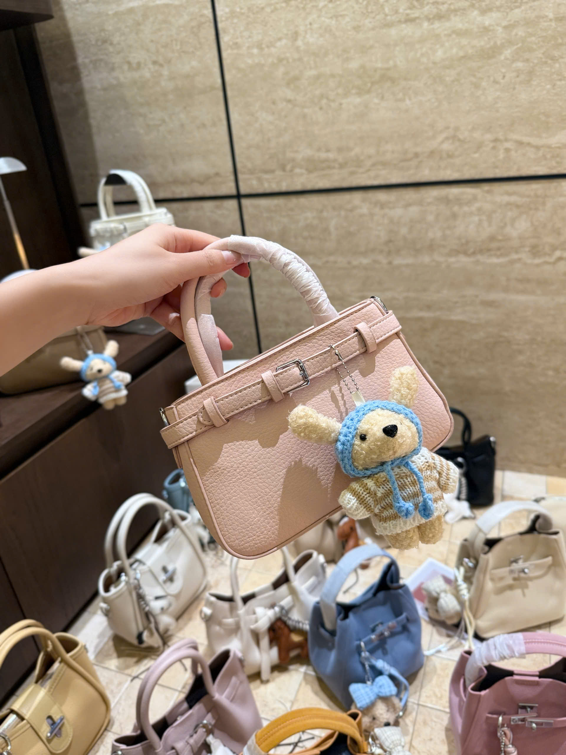 B480 - TÚI XÁCH KOREA DA SẦN CHARM GẤU TO
