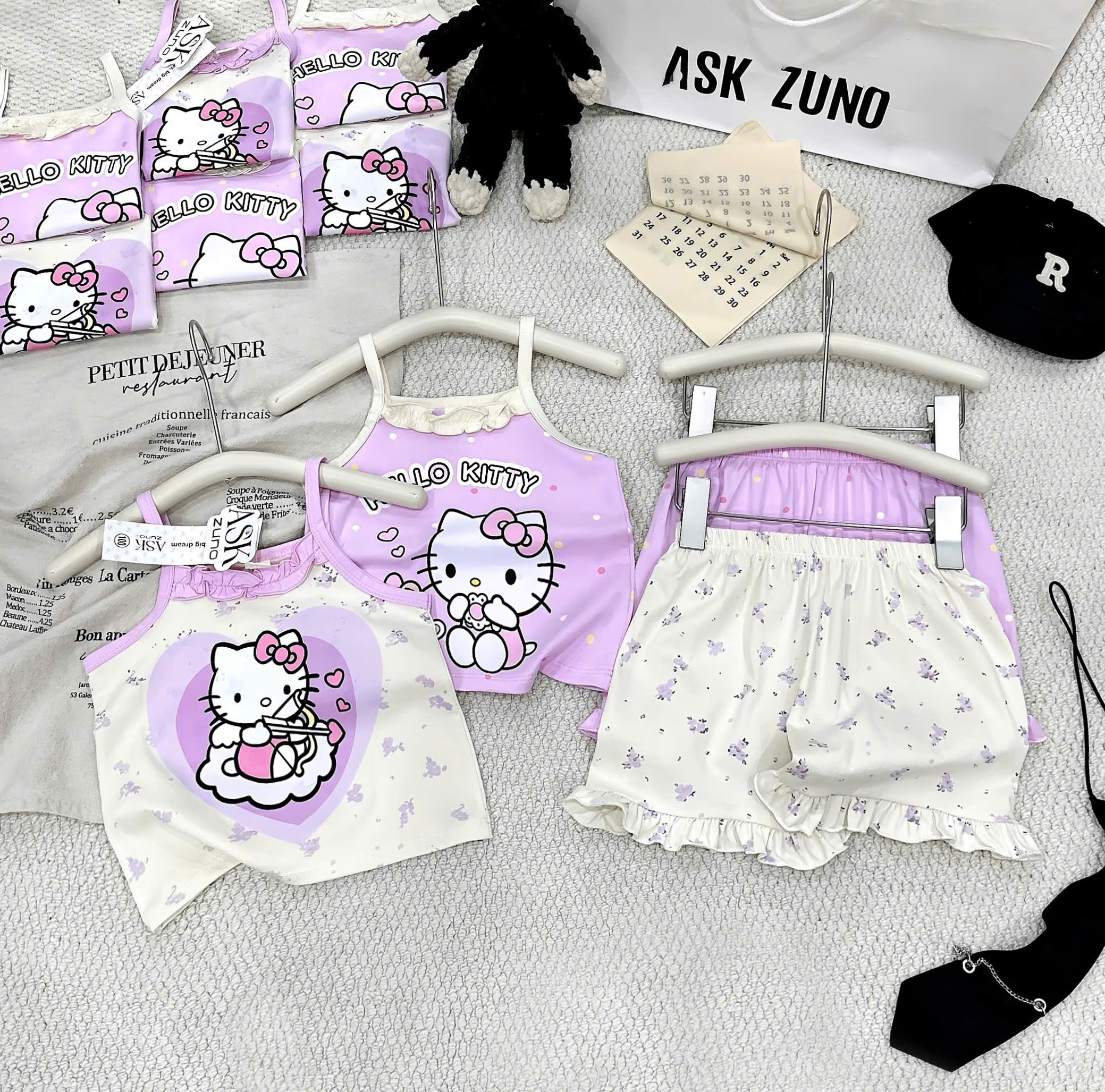 XẢ B495 - SET 2 BỘ 2 DÂY HELLO KITTY TÍM KEM CHẠY BÈO