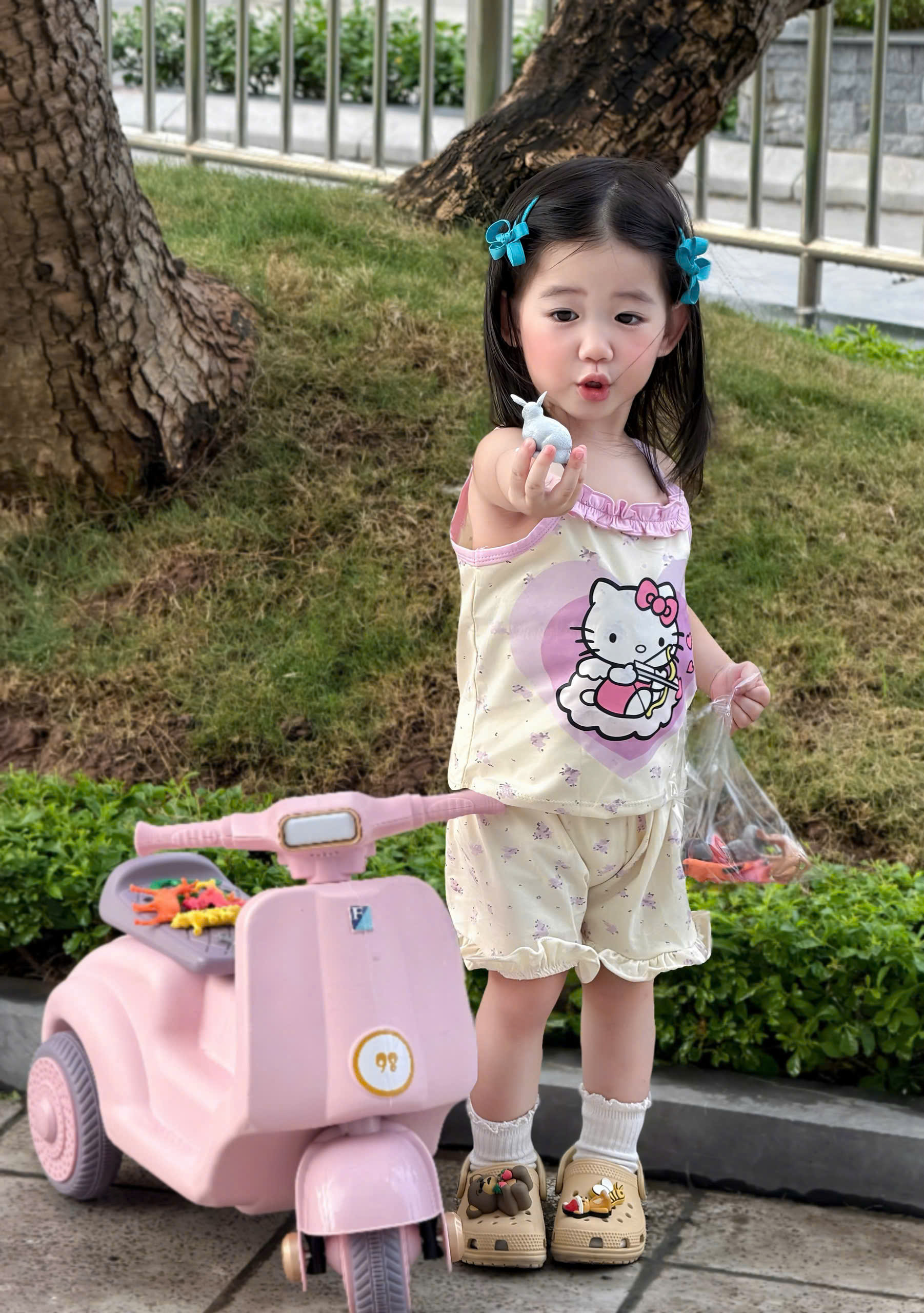 XẢ B495 - SET 2 BỘ 2 DÂY HELLO KITTY TÍM KEM CHẠY BÈO