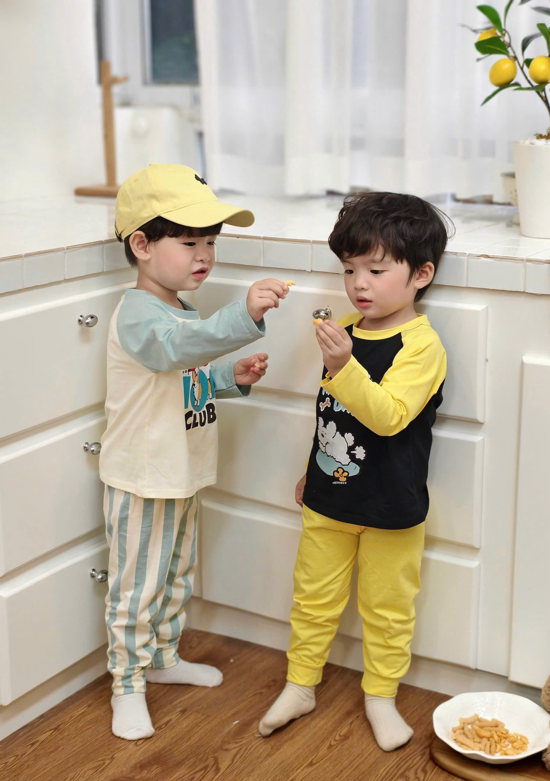 B509 - SET 2 BỘ CÚN XANH VÀNG