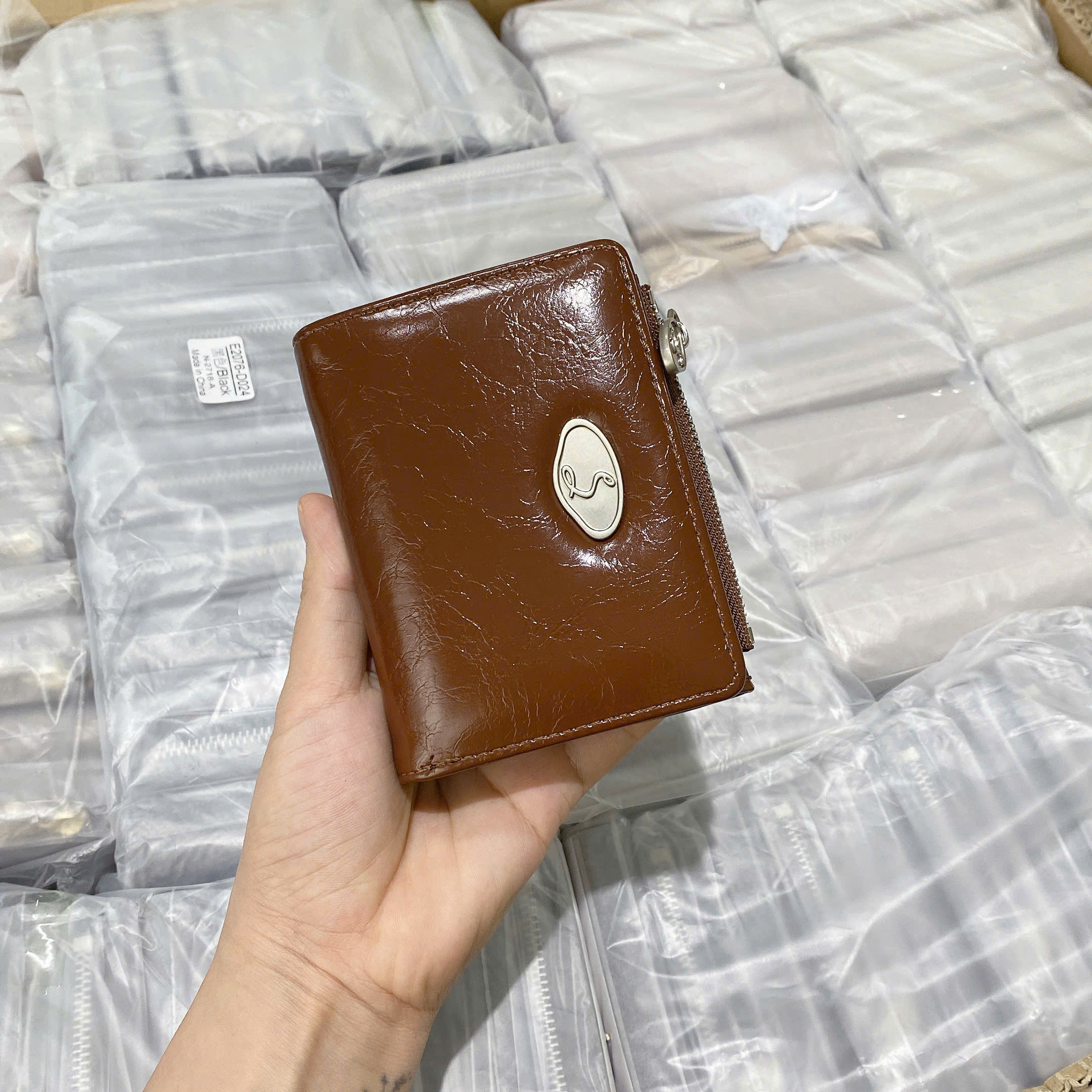 B557 - VÍ NHỎ CẦM TAY DA MỀM