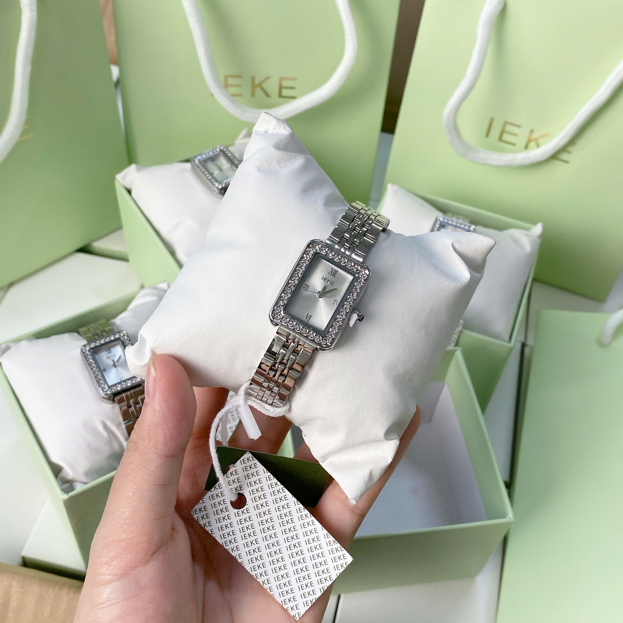 B558 - ĐỒNG HỒ IEKE ĐÍNH FULL VIỀN ĐÁ