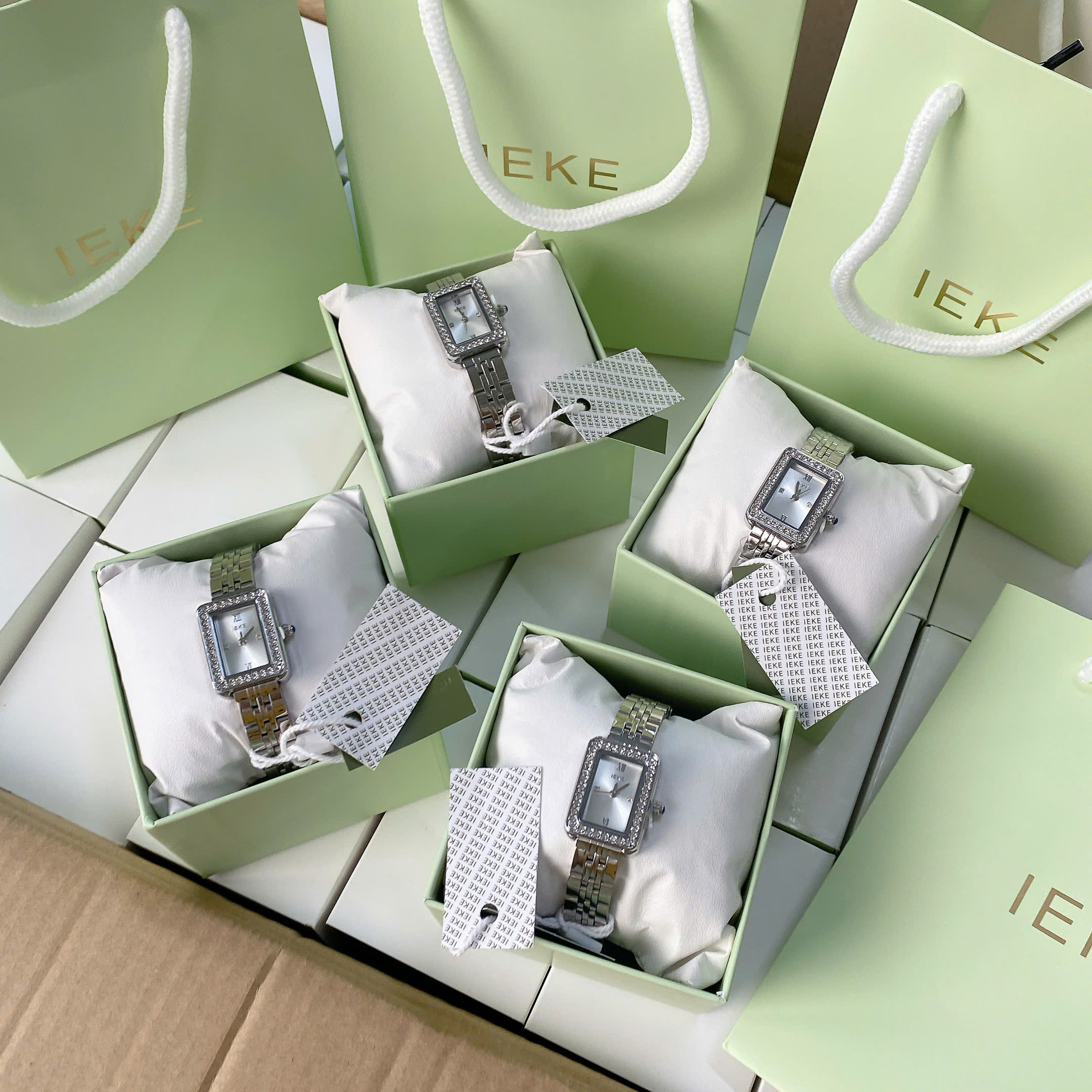 B558 - ĐỒNG HỒ IEKE ĐÍNH FULL VIỀN ĐÁ