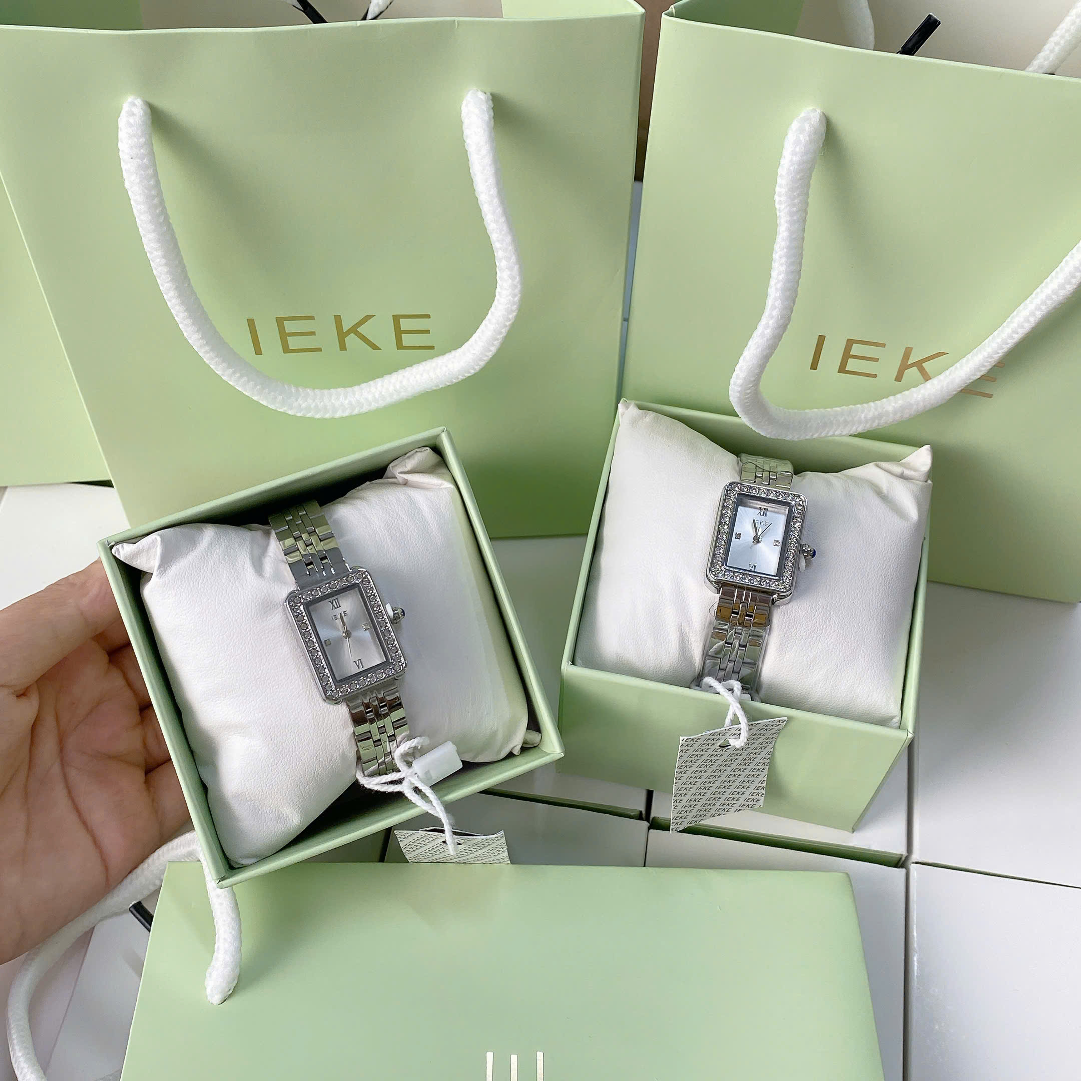 B558 - ĐỒNG HỒ IEKE ĐÍNH FULL VIỀN ĐÁ